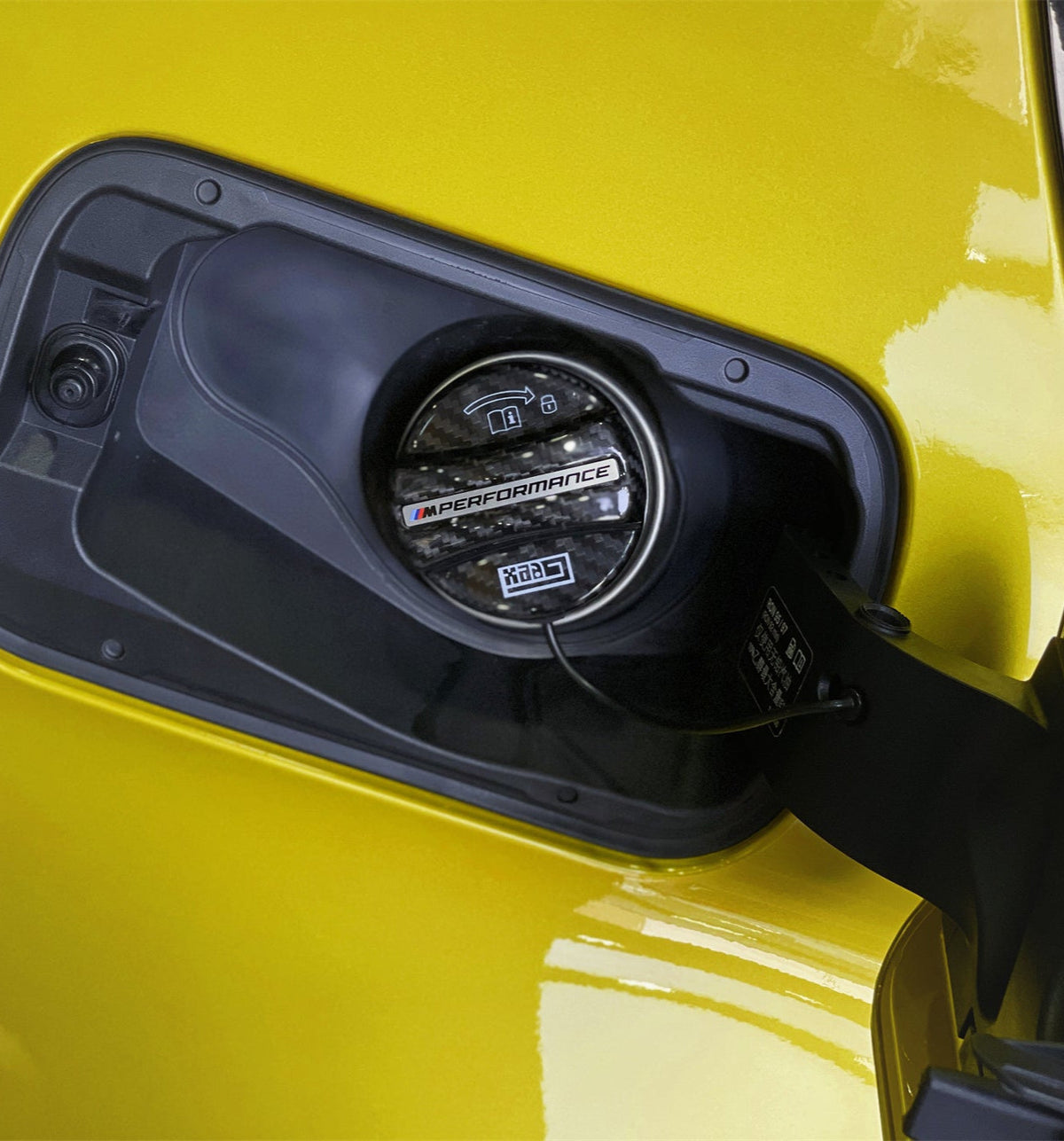 BMW X3 M340i s/x Drive 30i G01 (Pre-LCI & LCI) 2019-ON & X3M X3MC F97 (Pre-LCI & LCI) 2022-ON & X4 M40i s/x Drive 30i G02 (Pre-LCI & LCI) 2019-ON & X4M X4MC F98 (Pre-LCI & LCI) 2022-ON with Aftermarket Parts - MP M Performance Style Fuel Filler Cap Carbon Fiber from Geex Village