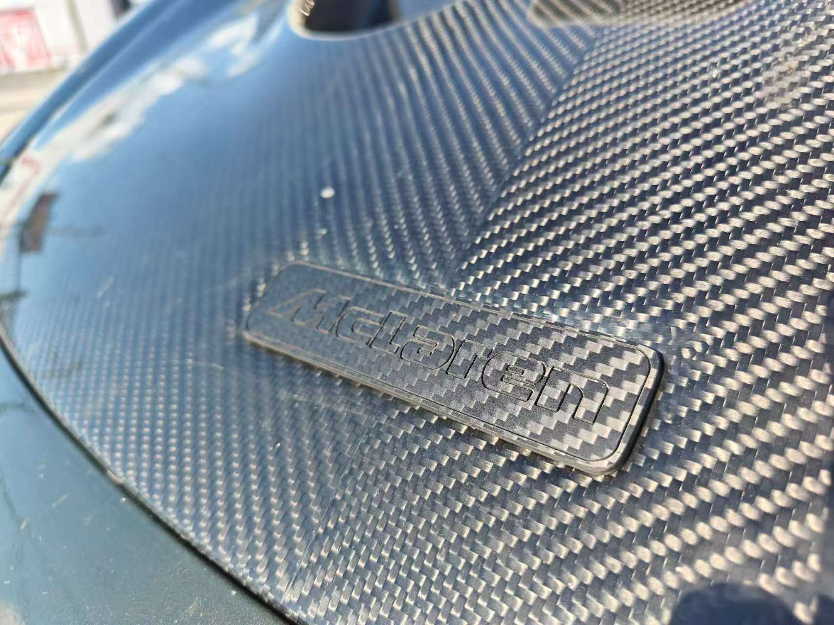 McLaren 570GT 2017 2018 2019 & 540C 570S 2016 2017 2018 2019 2020 & 600LT 2019 2020 & 620R 2021 & 675LT 650S 2015 2016 & 720S 2018 2019 2020 2021 2022 2023 & 750S 2024-ON & 765LT 2021 2022 & Artura 2023-ON & Elva 2021 & GT 2020 2021 2022 2023 & GTS 2025-ON & MP4-12C 2012 2013 2014 & P1 2013 2014 2015 & Senna 2019 2020 with Aftermarket Parts - Emblem Badge Carbon Fiber