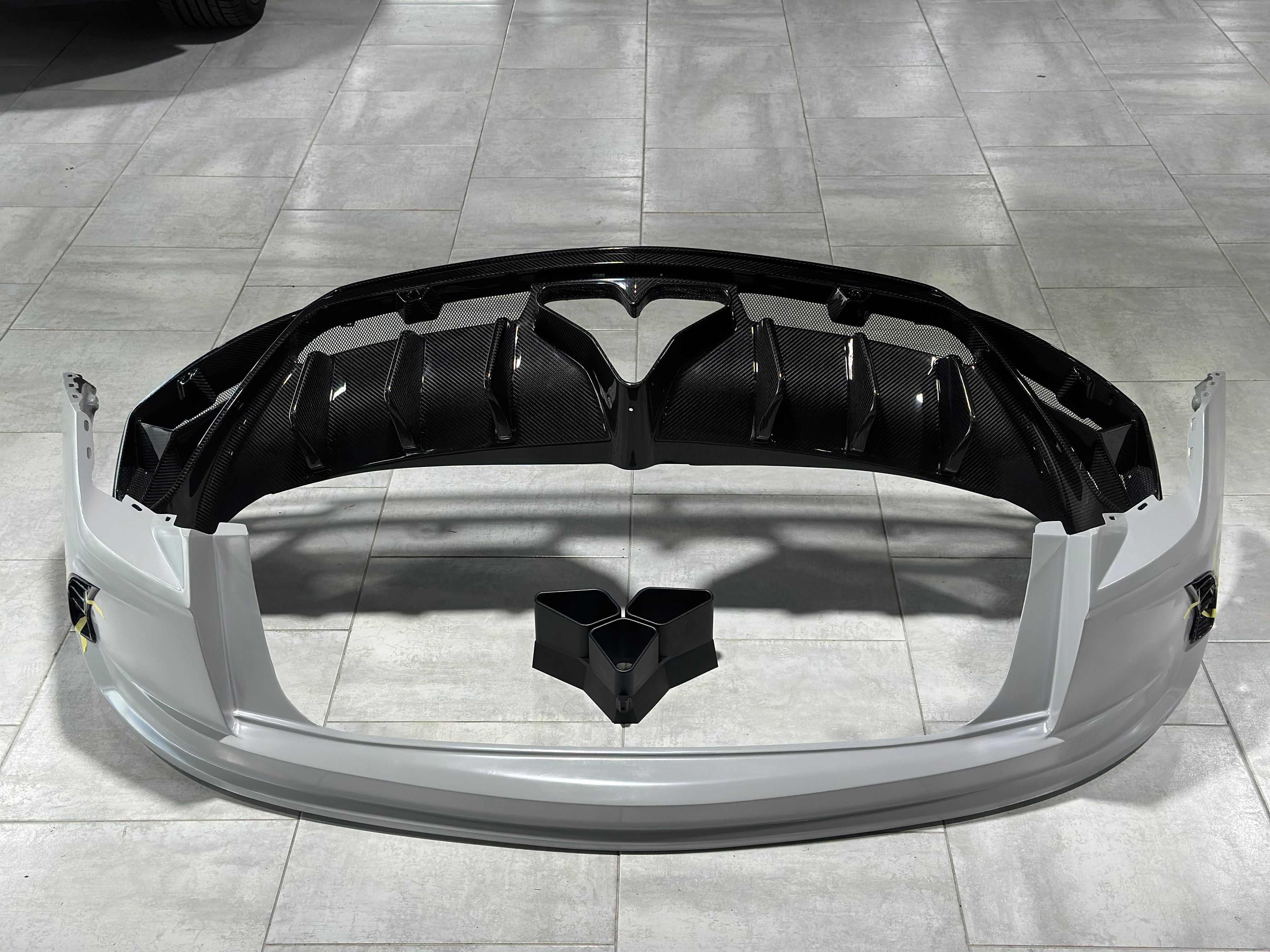 Lamborghini Urus 2019 2020 2021 2022 with Aftermarket Parts - M Style?Rear Bumper & Diffuser Carbon Fiber from Aero Republic