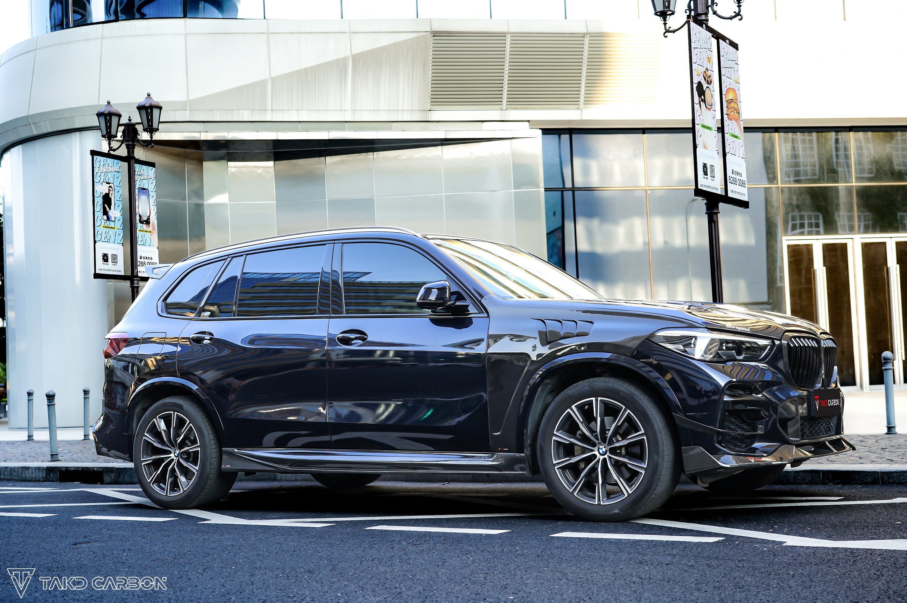 BMW X5 M60i M50i & s/x Drive 40i (With M-Package, does not fit base model) G05 (Fits Both Pre-LCI & LCI) 2019-ON with Aftermarket Parts - Pre-preg Carbon Fiber Side Skirts from Karbel Carbon