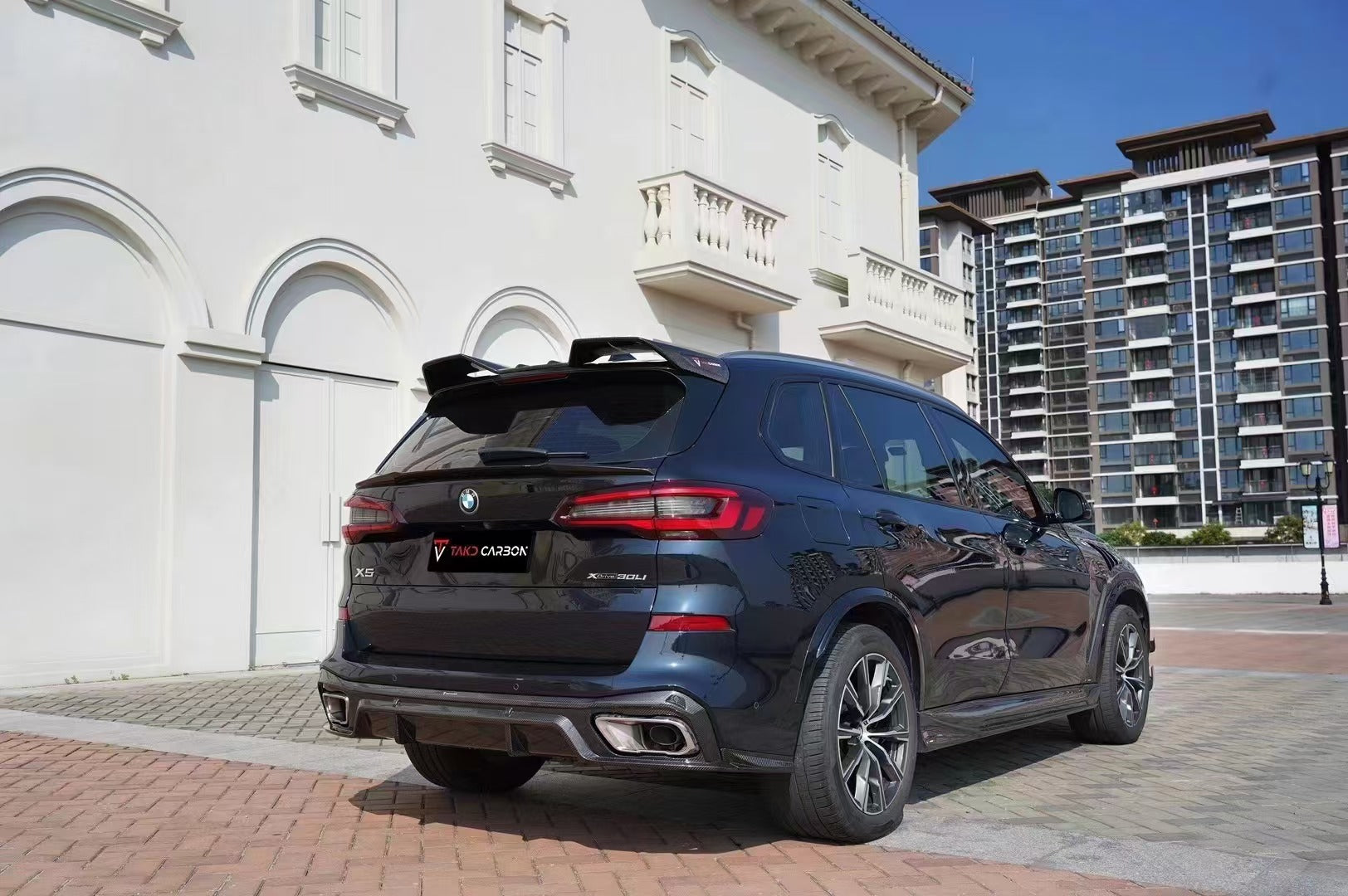 BMW X5 M60i M50i & s/x Drive 40i (With M-Package, does not fit base model) G05 (Fits Both Pre-LCI & LCI) 2019-ON with Aftermarket Parts - Pre-preg Carbon Fiber Front Fenders from TAKD Carbon
