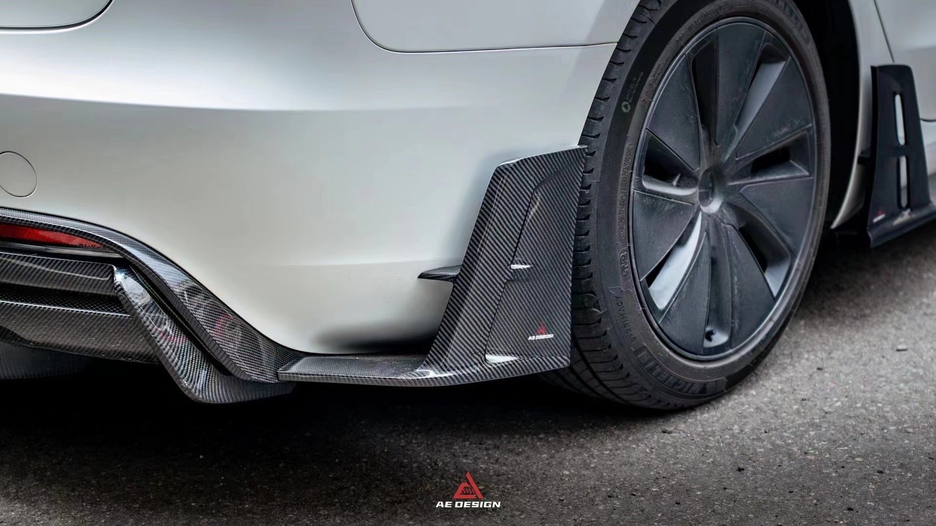 Tesla Model 3 Highland / Performance 2024-ON with Aftermarket Parts - AE Style Rear Diffuser & Canards Carbon Fiber from?ArmorExtend