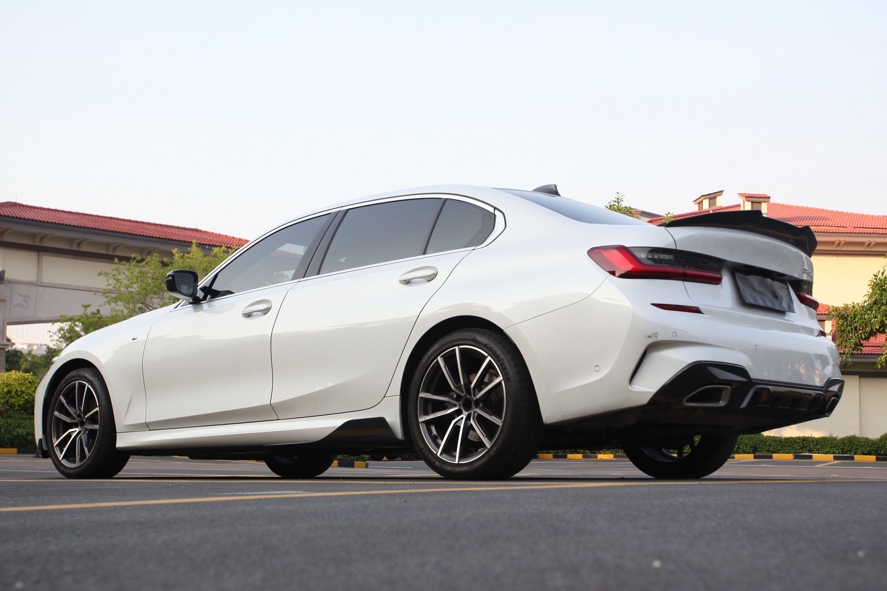 BMW 8 Series 840i M850 G14 G15 G16 2018-ON with Aftermarket Parts - G Style Side Skirt Winglets Pre-preg Carbon Fiber from Aero Republic