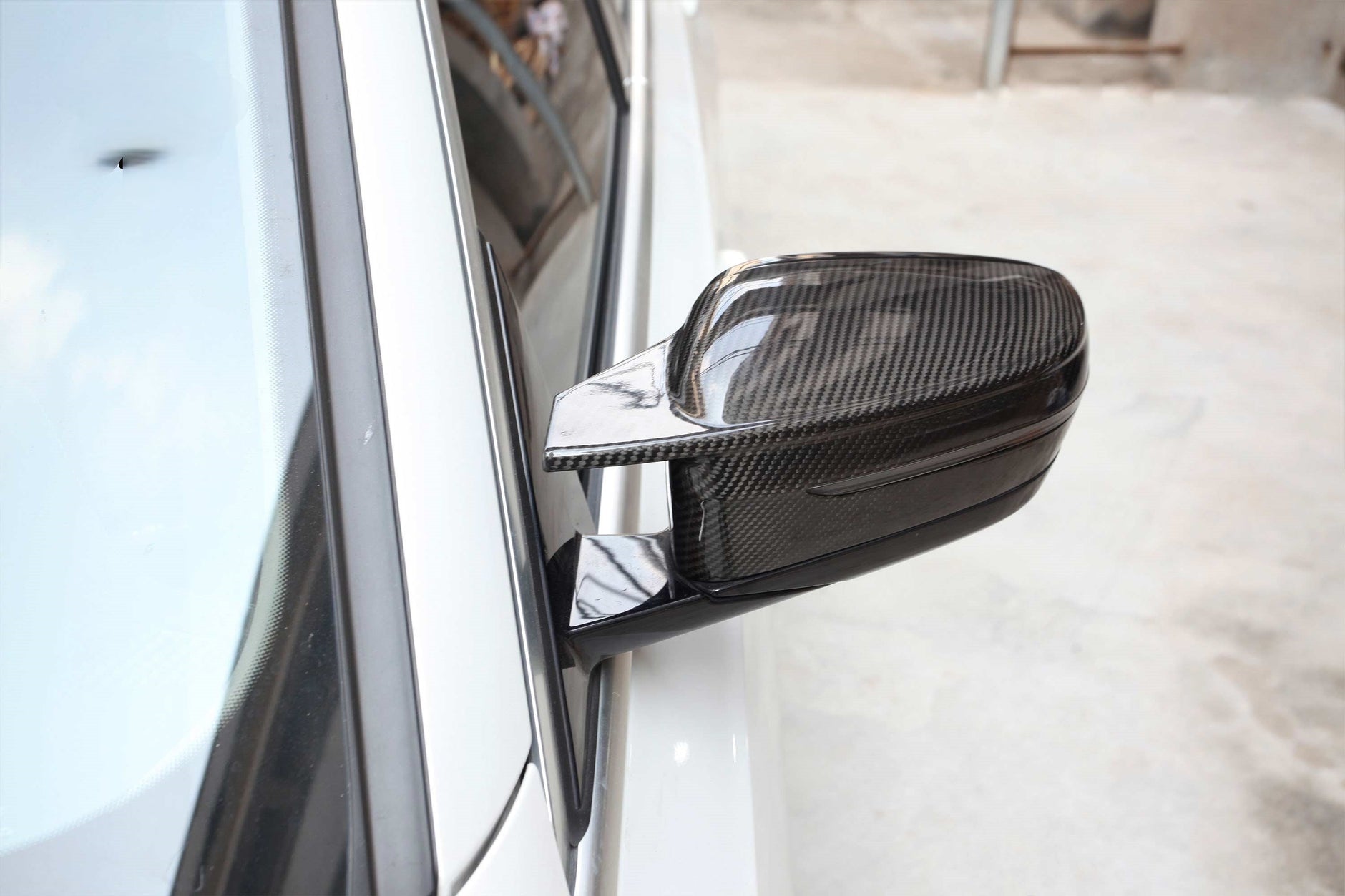 G16 – Carbon Showroom