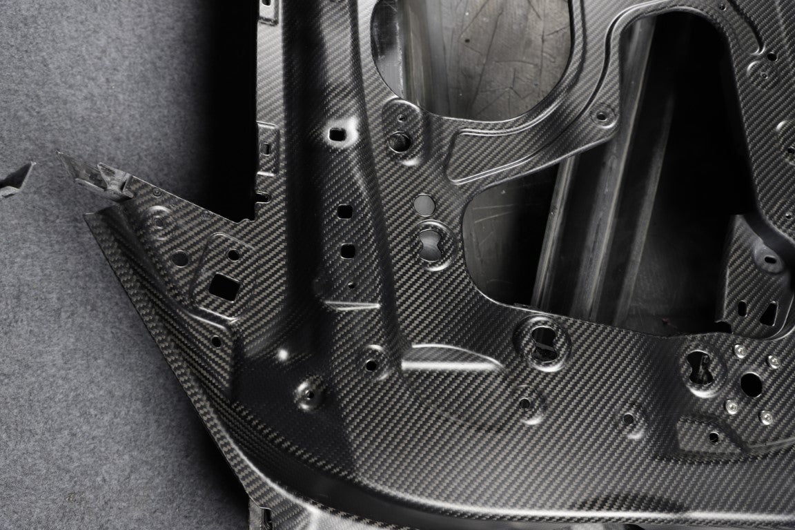 BMW M4 / M4C / M4CS G82 G83 2021-ON with Aftermarket Parts - Front Fenders Dry Pre-preg Carbon Fiber from Aero Republic