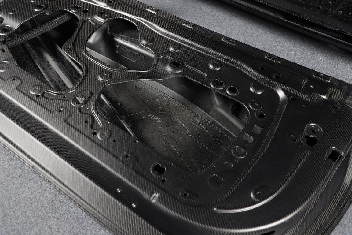 BMW M4 / M4C / M4CS G82 G83 2021-ON with Aftermarket Parts - Front Fenders Dry Pre-preg Carbon Fiber from Aero Republic