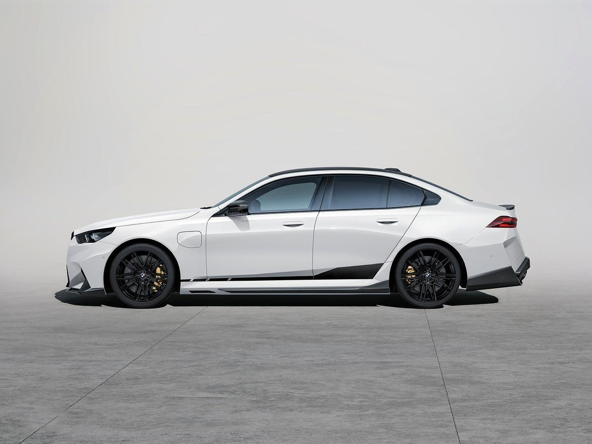 BMW M5 M5C G90 2024-ON with Aftermarket Parts - MP Style Side Skirts?Pre-preg Carbon Fiber from Aero Republic