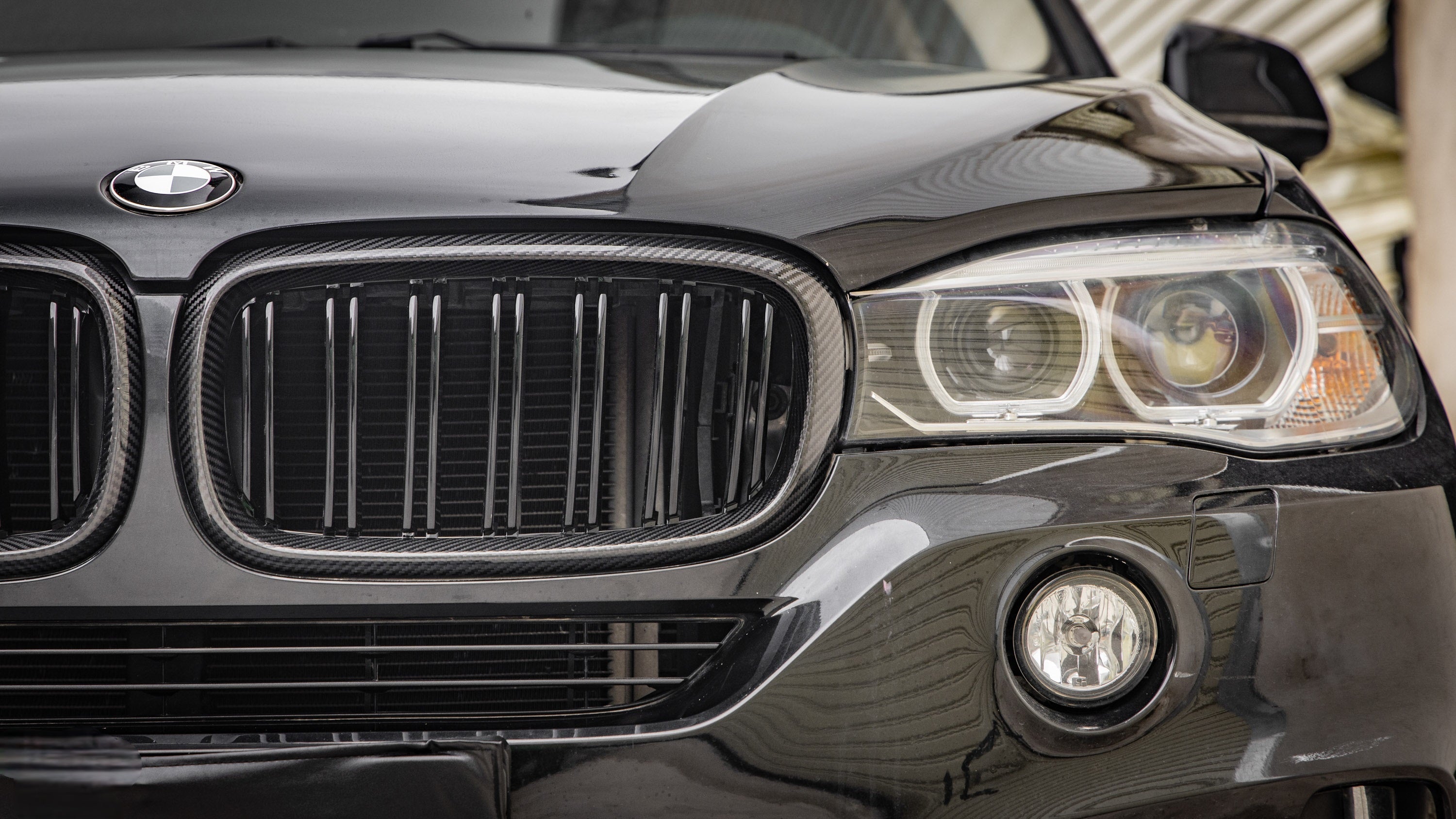 BMW X5 xDrive50i eDrive F15 2014 2015 2016 2017 2018 &?X6 M50d xDrive50i s/xDrive35i xDrive40d xDrive30d F16 2015 2016 2017 2018 2019?with Aftermarket Parts - Dual Slat Front Kidney Grill?Carbon Fiber from Aero Republic