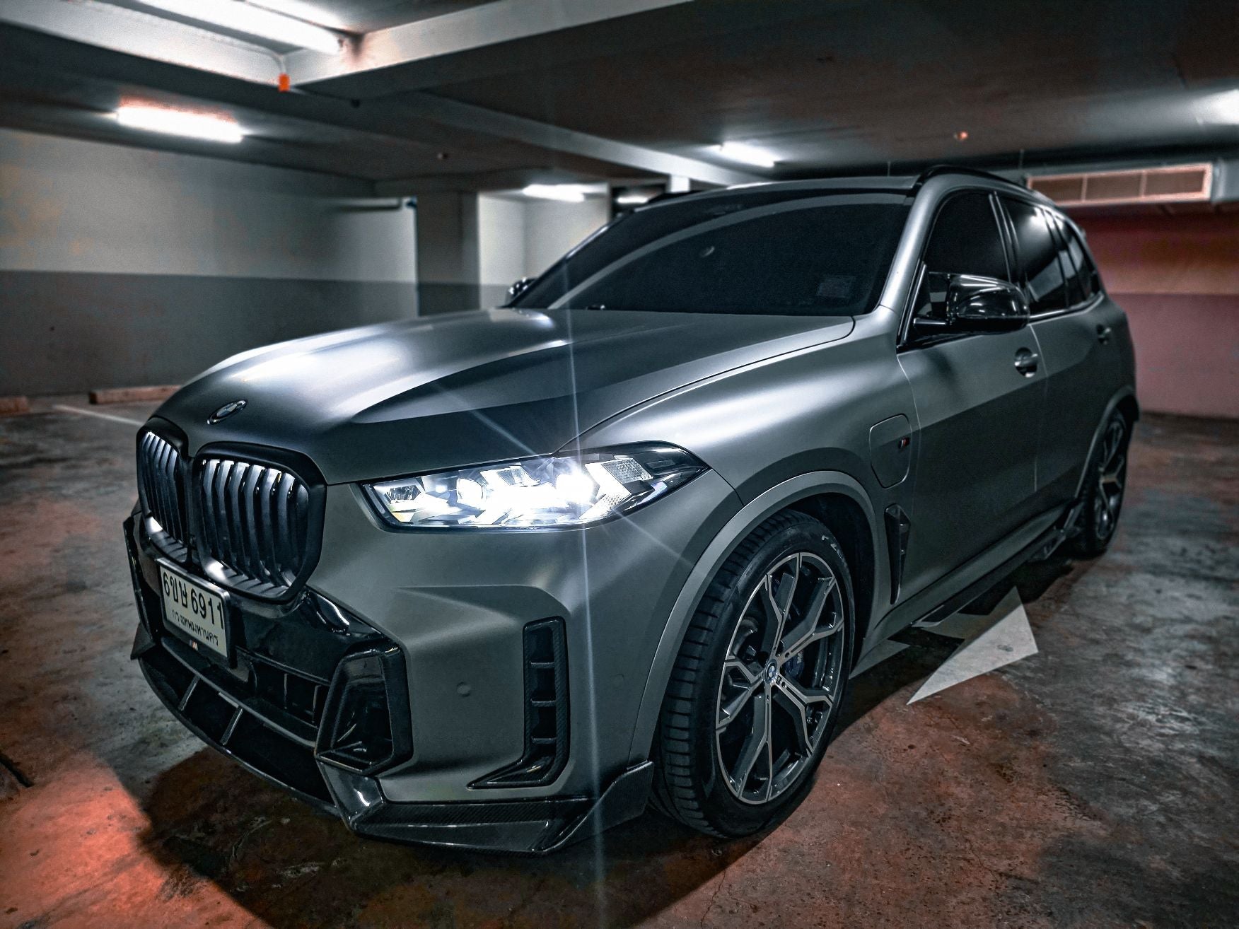 BMW X5 M60i s/x Drive 40i xDrive 50e G05 LCI 2024-ON with Aftermarket Parts - MP Style Front Bumper Side Vent Valences Trim?Carbon Fiber from Aero Republic
