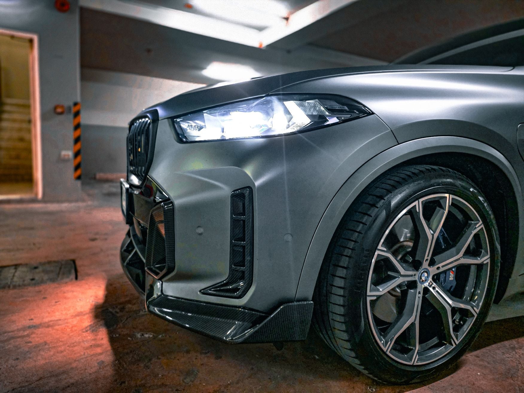 BMW X5 M60i s/x Drive 40i xDrive 50e G05 LCI 2024-ON with Aftermarket Parts - OE Style Front Bumper Vent Valences Trim?Carbon Fiber from Aero Republic