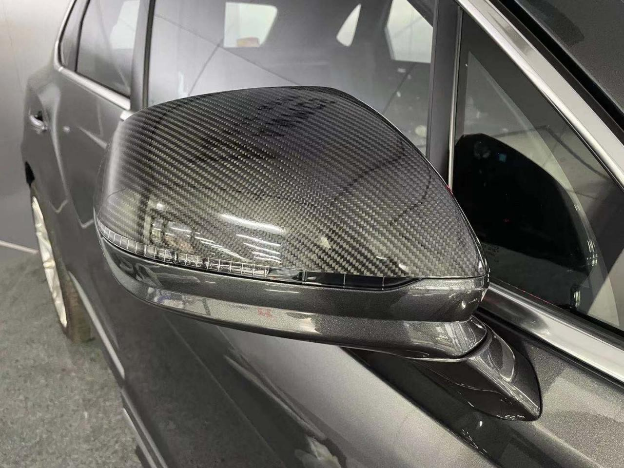 Bentley Bentayga V8 W12 2017 2018 2019 2020 with Aftermarket Parts - Full Body Kit Carbon Fiber from Aero Republic