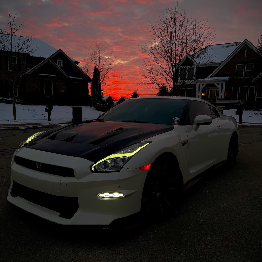 Nissan GTR Nismo T-Spec Premium Pure 2017-2024 (for installation on 2008-2016 vehicles, 2017-2024 front bumper is recommended) with Aftermarket Parts - DP Style Hood Bonnet Carbon Fiber / FRP from CMST Tuning
