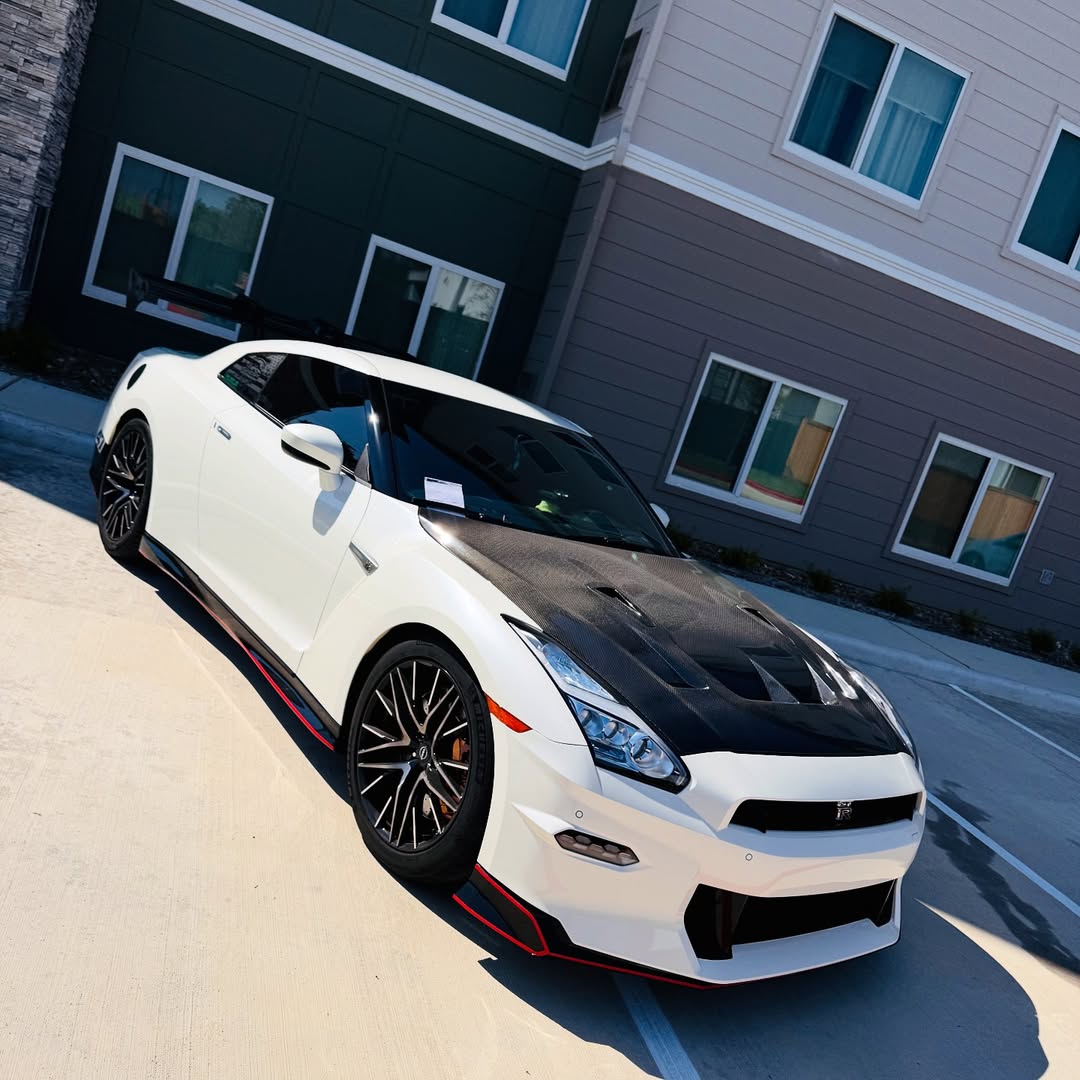Nissan GTR Nismo T-Spec Premium Pure 2017-2024 (for installation on 2008-2016 vehicles, 2017-2024 front bumper is recommended) with Aftermarket Parts - DP Style Hood Bonnet Carbon Fiber / FRP from CMST Tuning
