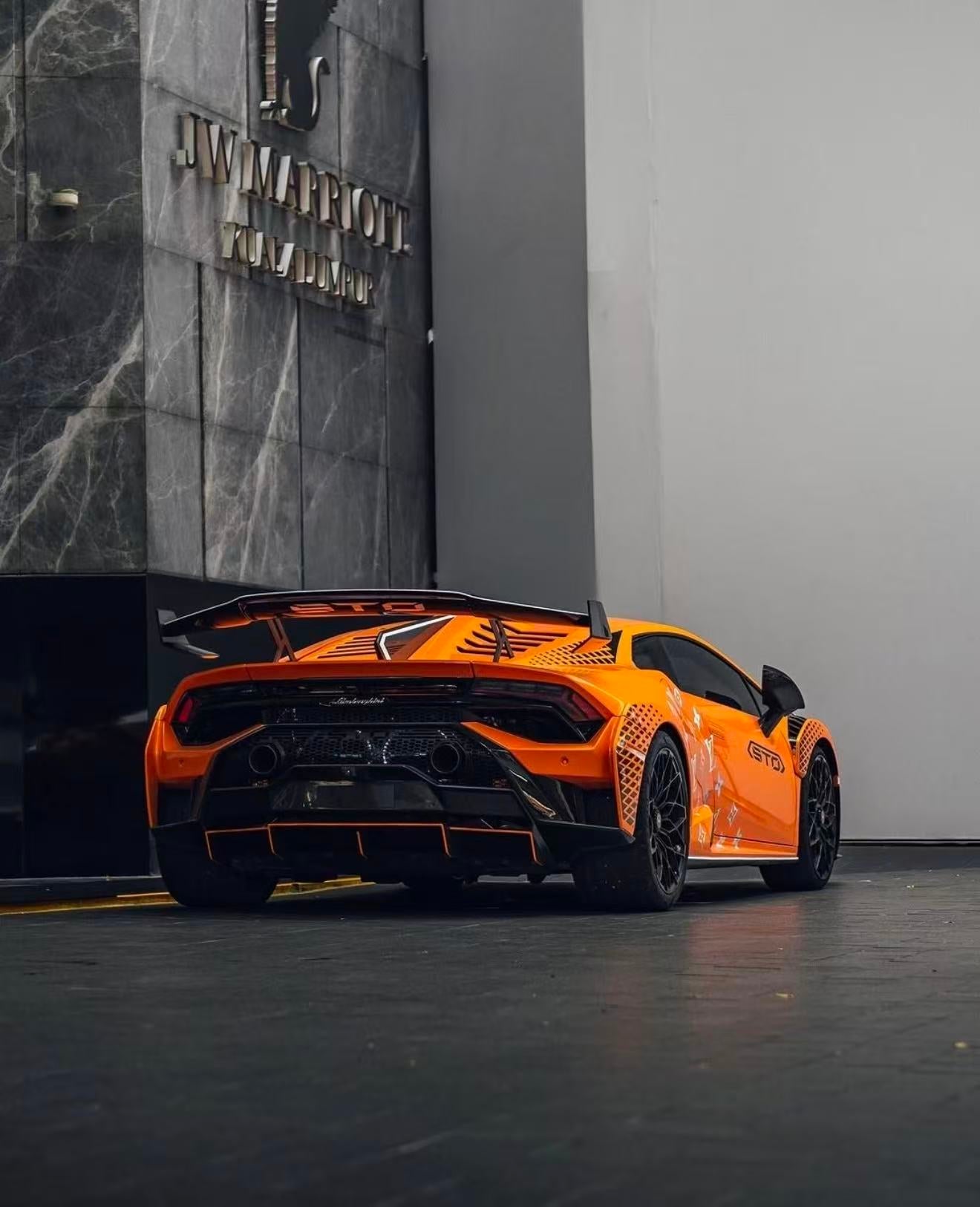 Lamborghini Huracan LP580 LP610 Evo RWD AWD Tecnica Performante STO Sterrato 2015 2016 2017 2018 2019 2020 2021 2022 2023 2024 with Aftermarket Parts - 1:1 STO OEM Style Rear Fenders & Rear Engine Trunk deck Lid & Rear Fenders Intake Pipe?Pre-preg Carbon Fiber / FRP from Aero Republic