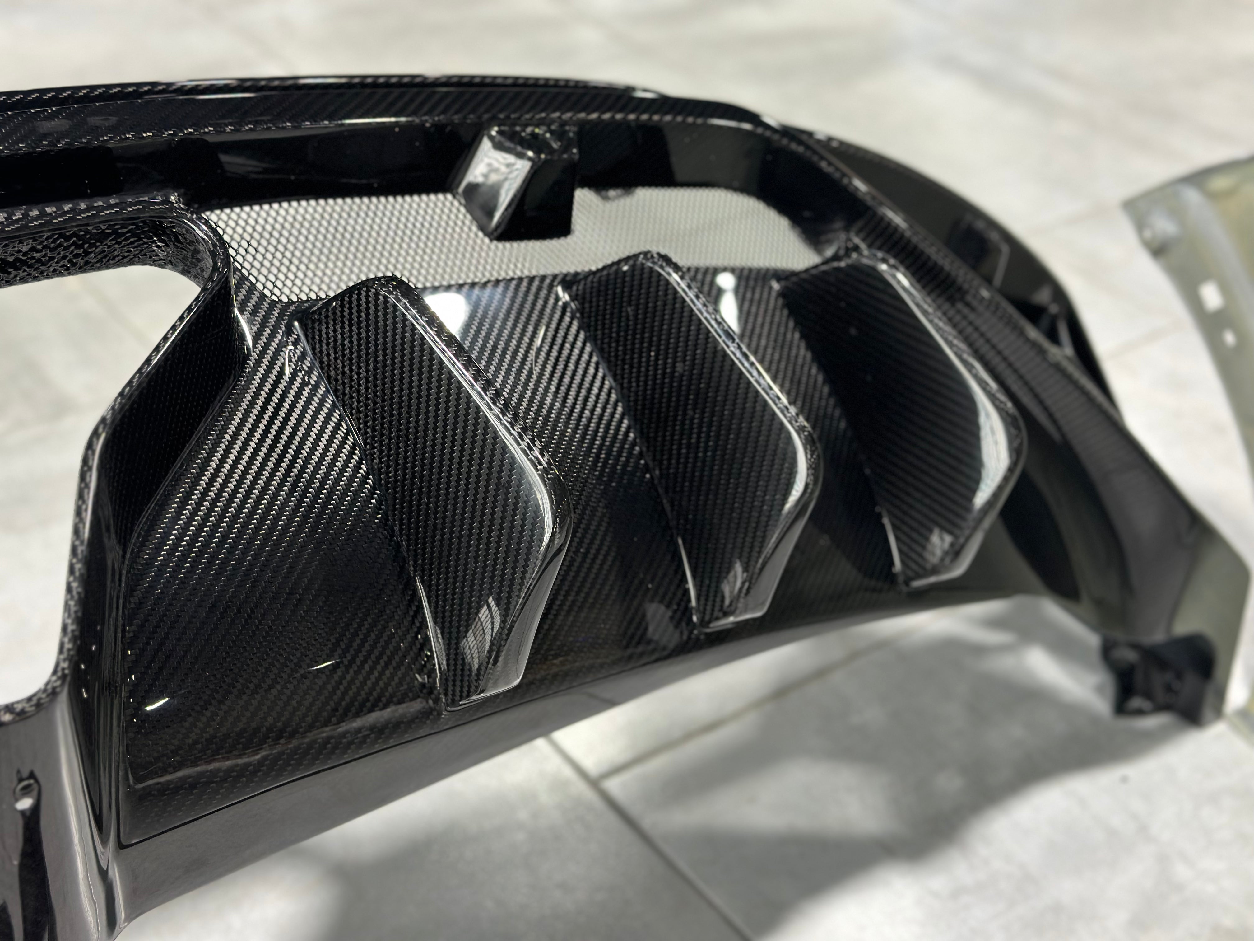 Lamborghini Urus 2019 2020 2021 2022 with Aftermarket Parts - M Style?Rear Bumper & Diffuser Carbon Fiber from Aero Republic