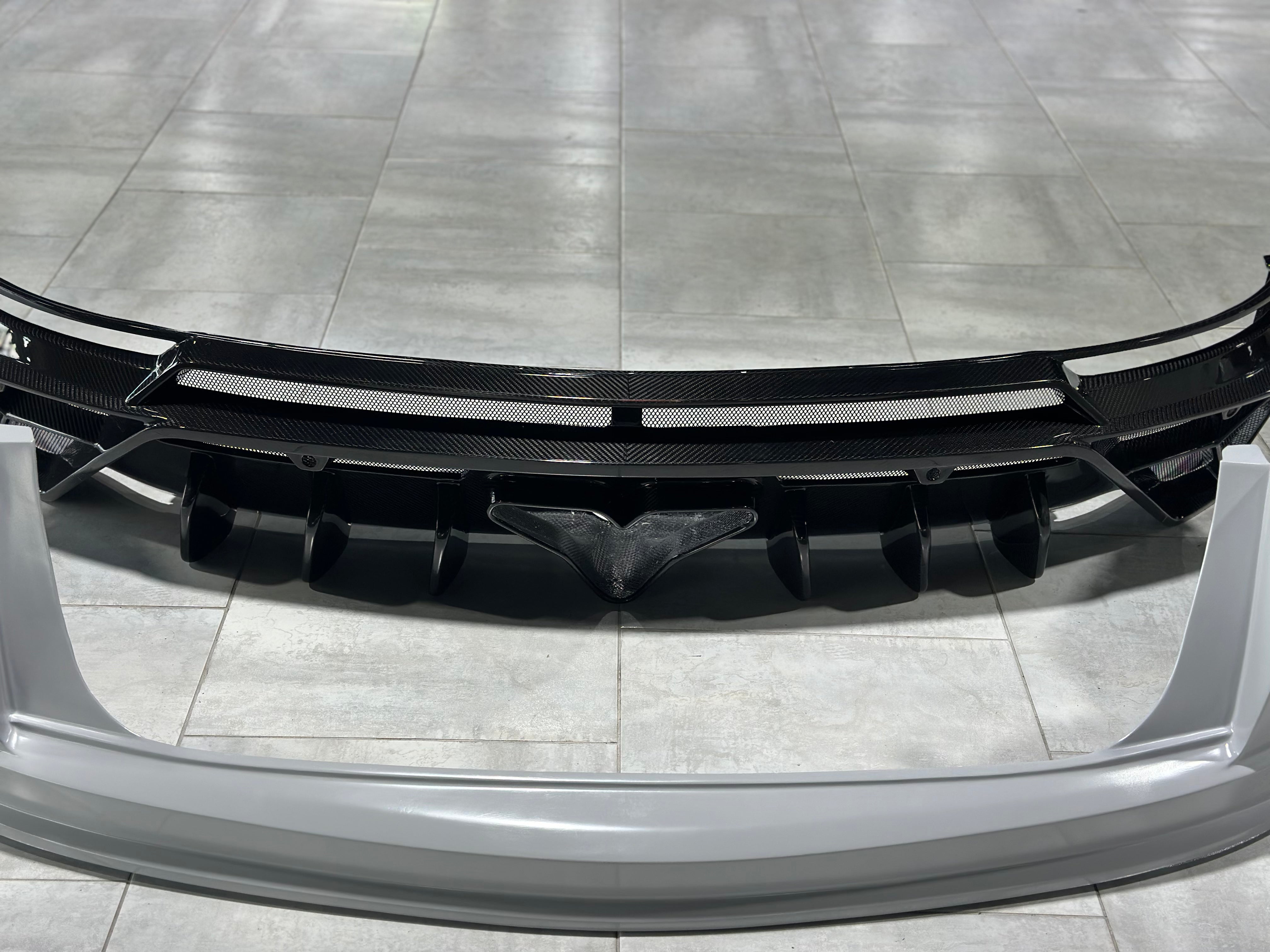 Lamborghini Urus 2019 2020 2021 2022 with Aftermarket Parts - M Style?Rear Bumper & Diffuser Carbon Fiber from Aero Republic