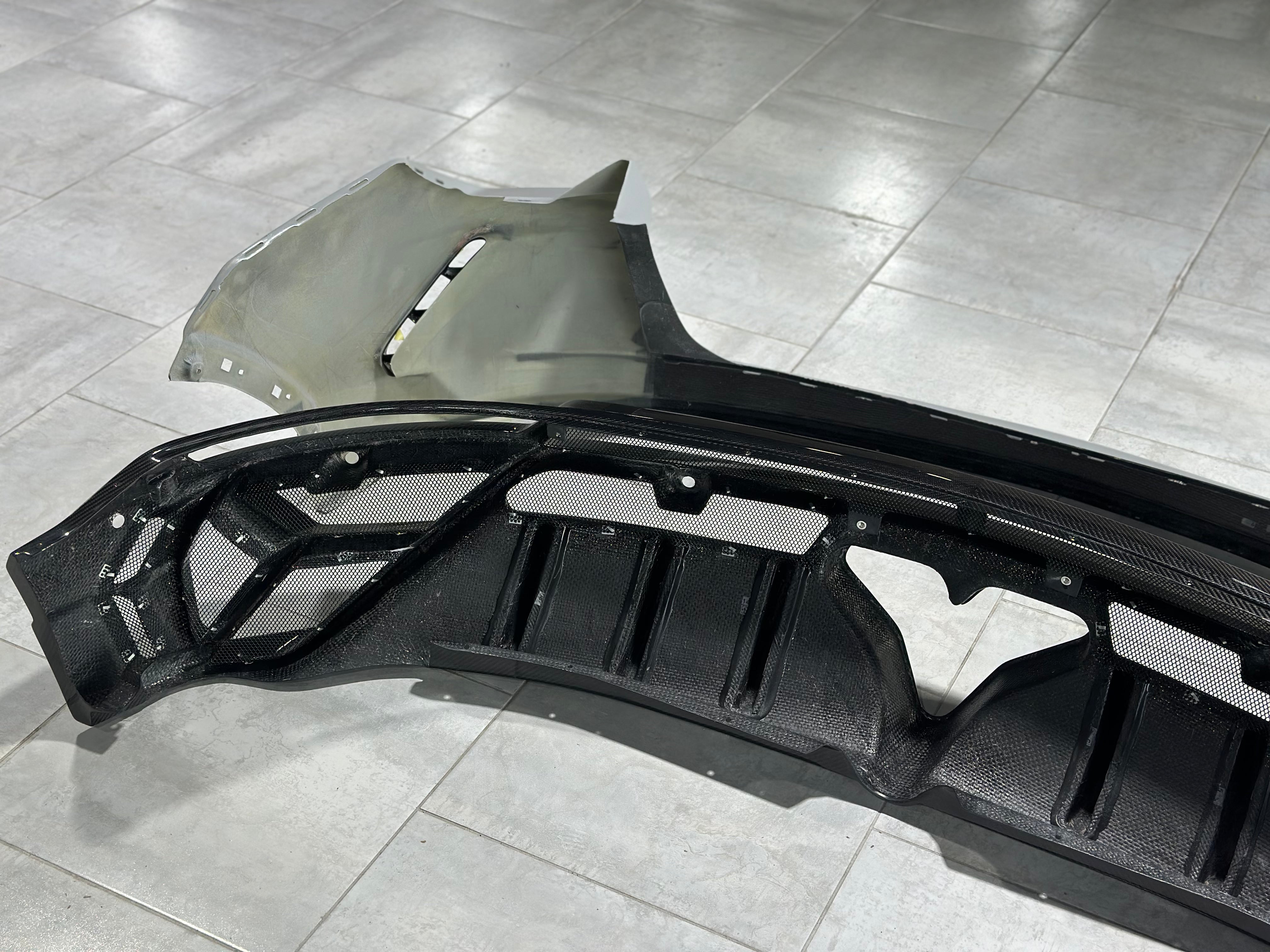 Lamborghini Urus 2019 2020 2021 2022 with Aftermarket Parts - M Style?Rear Bumper & Diffuser Carbon Fiber from Aero Republic