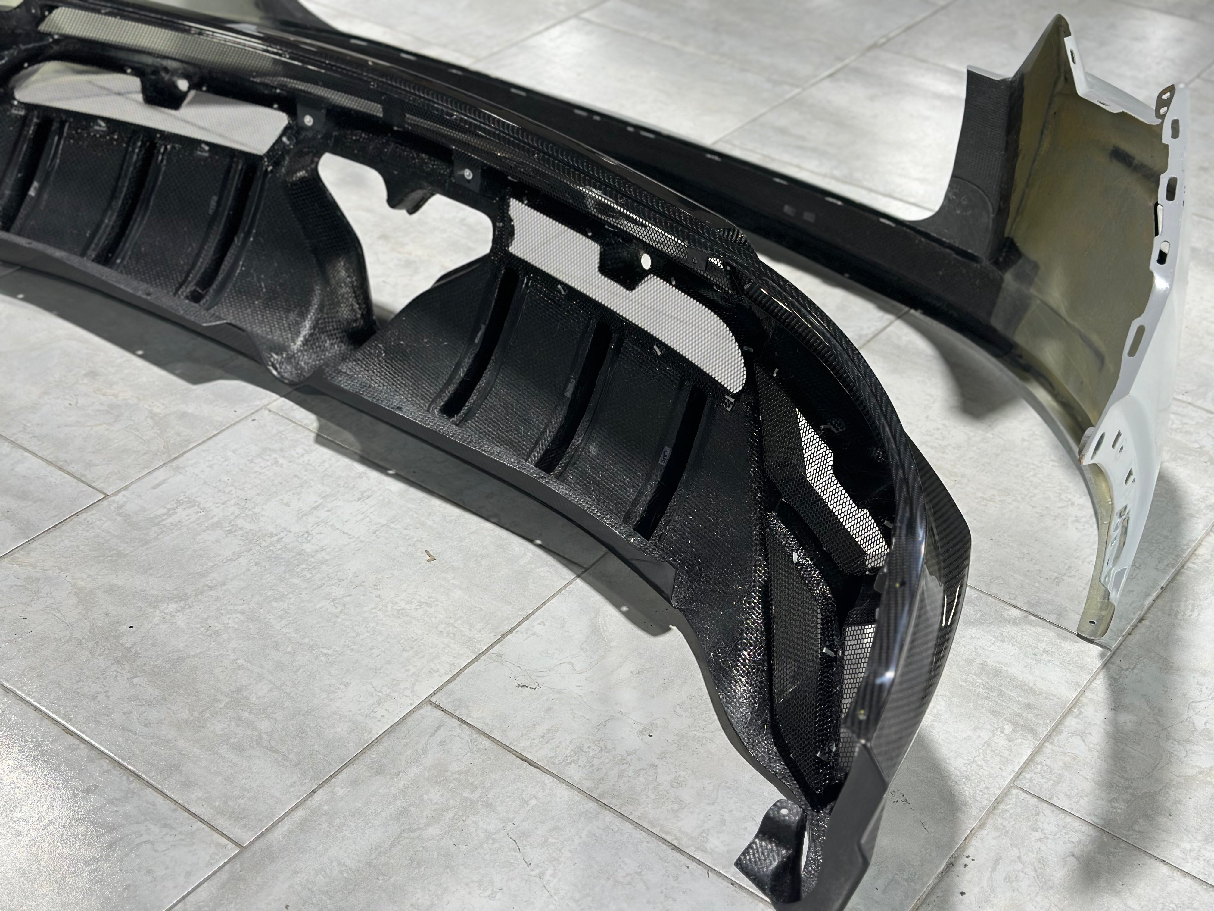 Lamborghini Urus 2019 2020 2021 2022 with Aftermarket Parts - M Style?Rear Bumper & Diffuser Carbon Fiber from Aero Republic