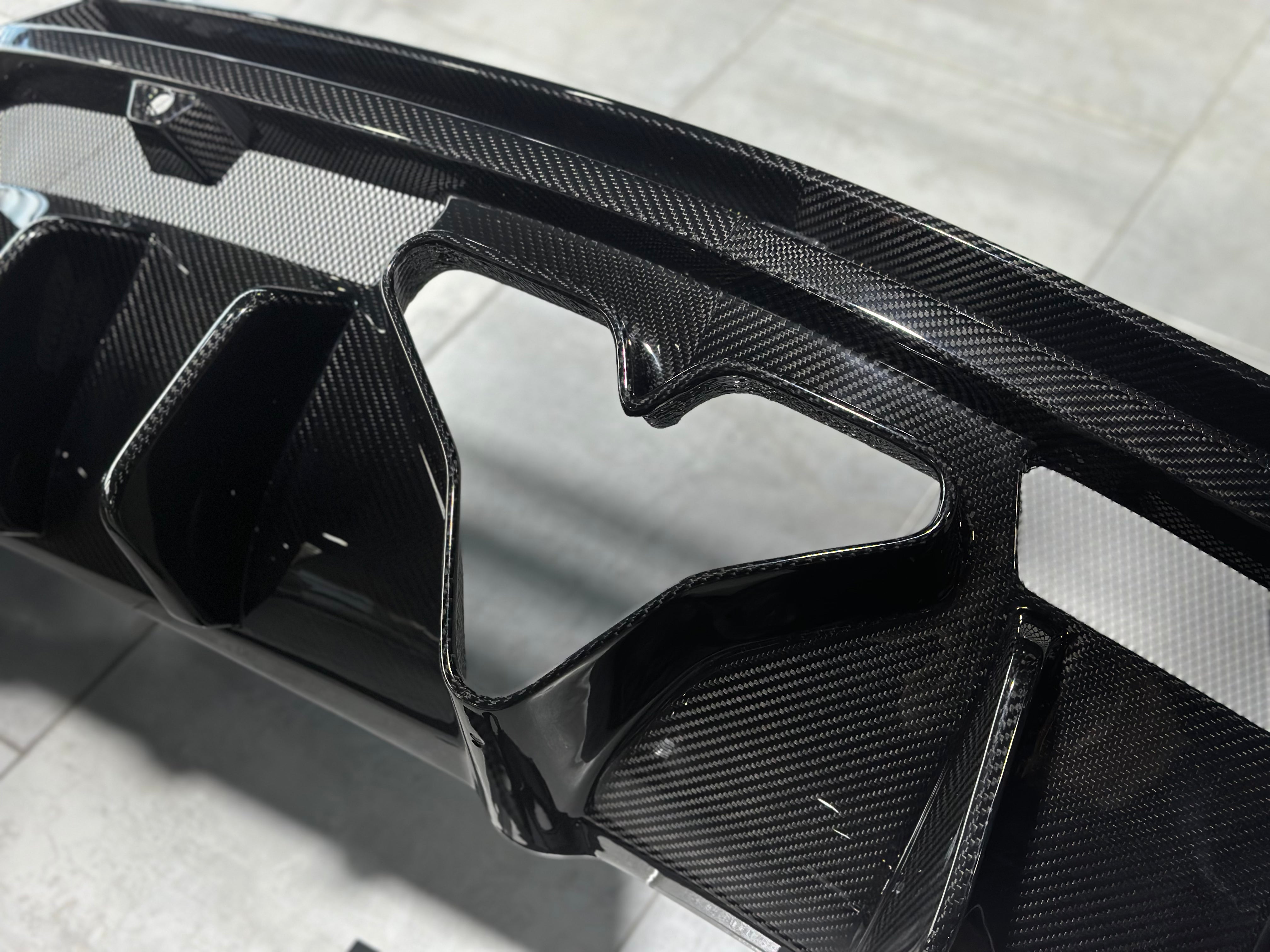 Lamborghini Urus 2019 2020 2021 2022 with Aftermarket Parts - M Style?Rear Bumper & Diffuser Carbon Fiber from Aero Republic
