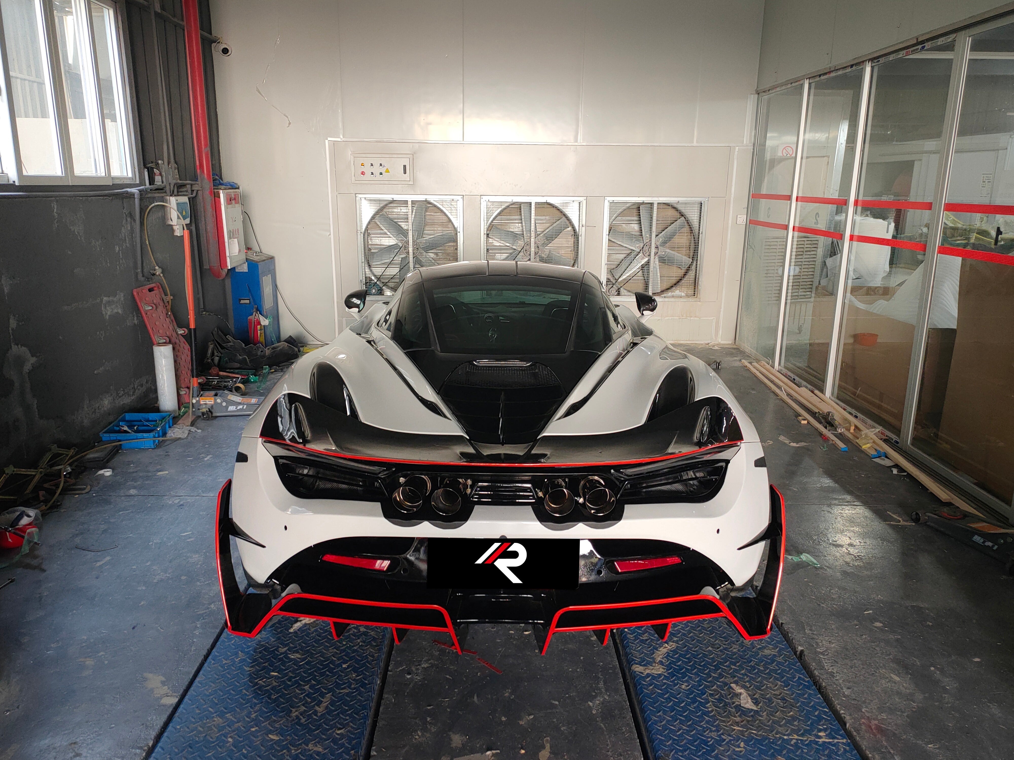 McLaren 720S 2018 2019 2020 2021 2022 2023 with Aftermarket Parts - Man Style Rear Wing Carbon Fiber / FRP from Aero Republic