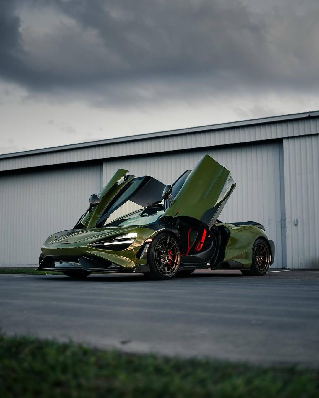 McLaren 720S 2018 2019 2020 2021 2022 2023 with Aftermarket Parts - RF Style Front Fenders?Carbon Fiber from Aero Republic