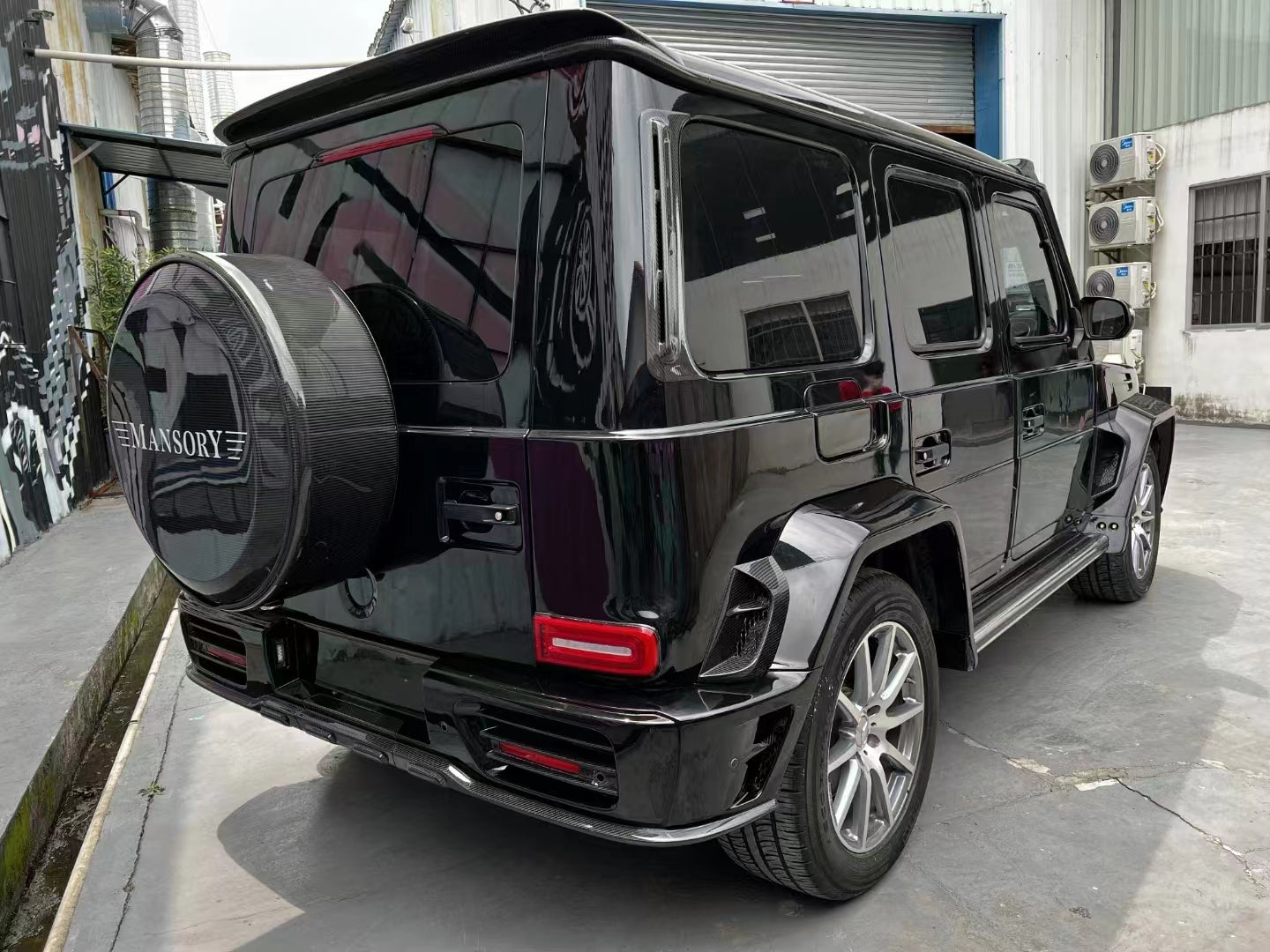 Mercedes Benz G63 AMG G550 W463 W464 2019-ON with Aftermarket Parts - M Style Spare Tire Arch Carbon Fiber from Aero Republic