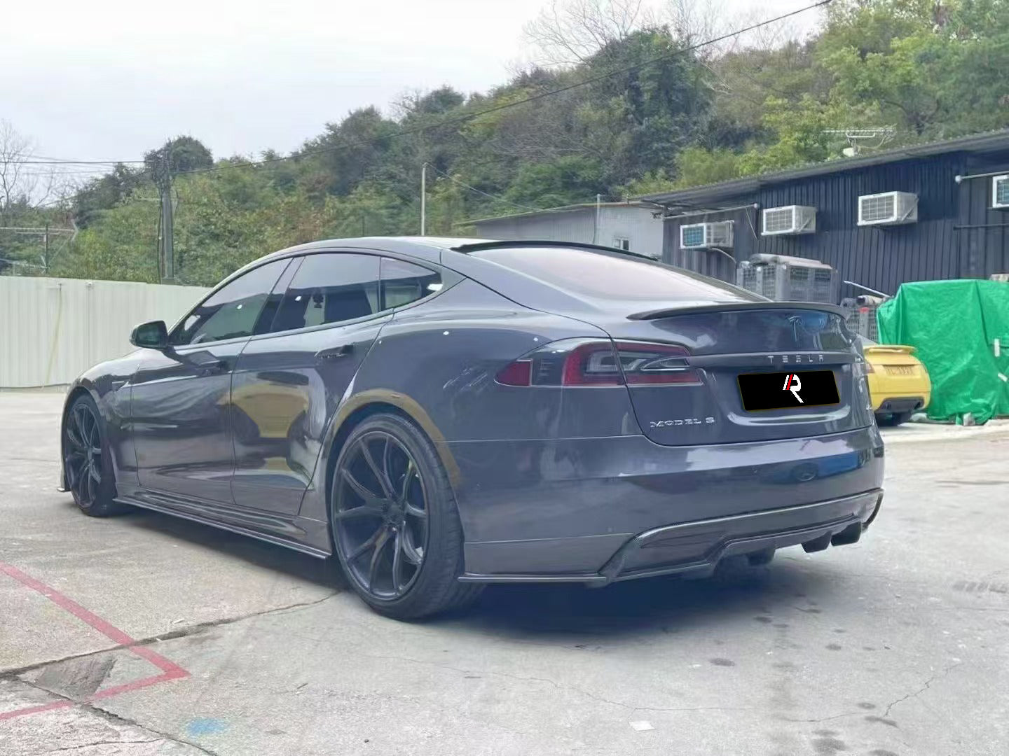 Tesla Model S 2nd Gen Late 2016-Early 2021 with Aftermarket Parts - Rear Canards Carbon Fiber from Aero Republic