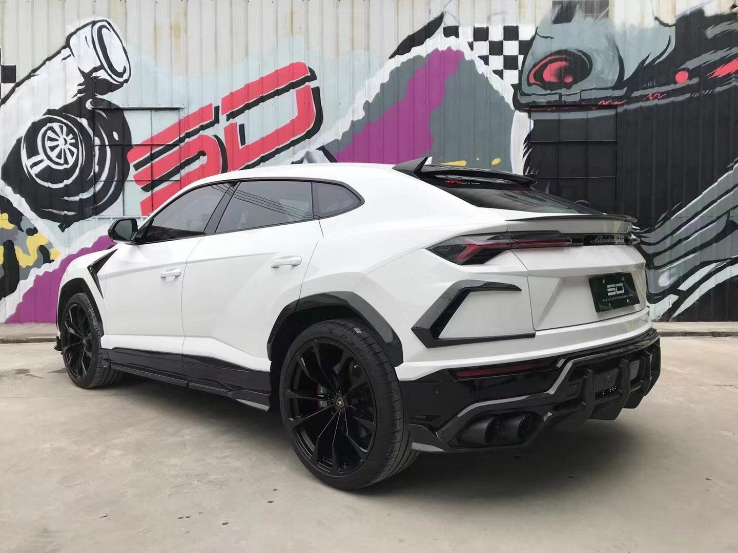 Lamborghini Urus Aftermarket Parts - TC Style Carbon Fiber Side Skirts