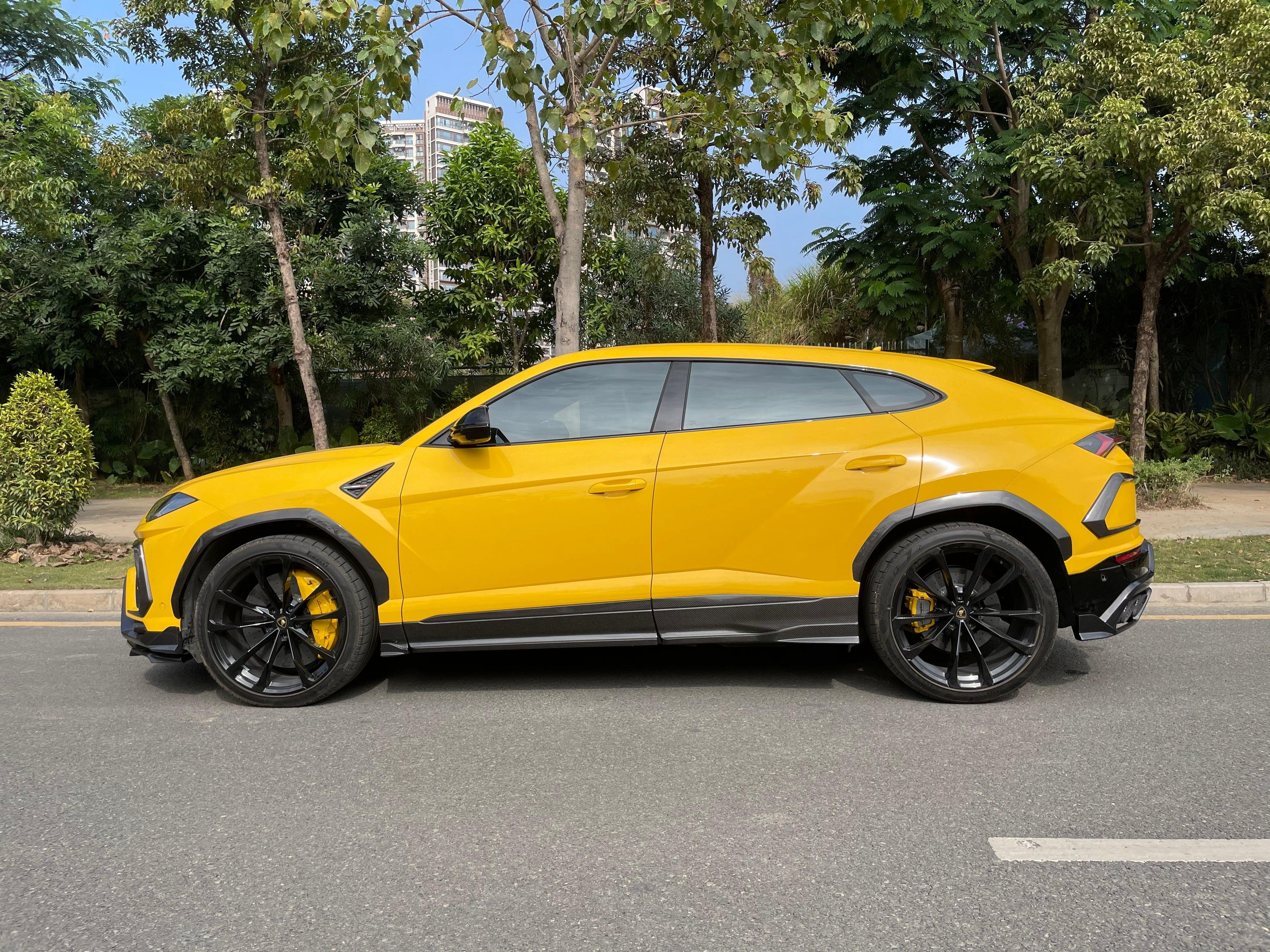 Lamborghini Urus Aftermarket Parts - TC Style Carbon Fiber Side Skirts