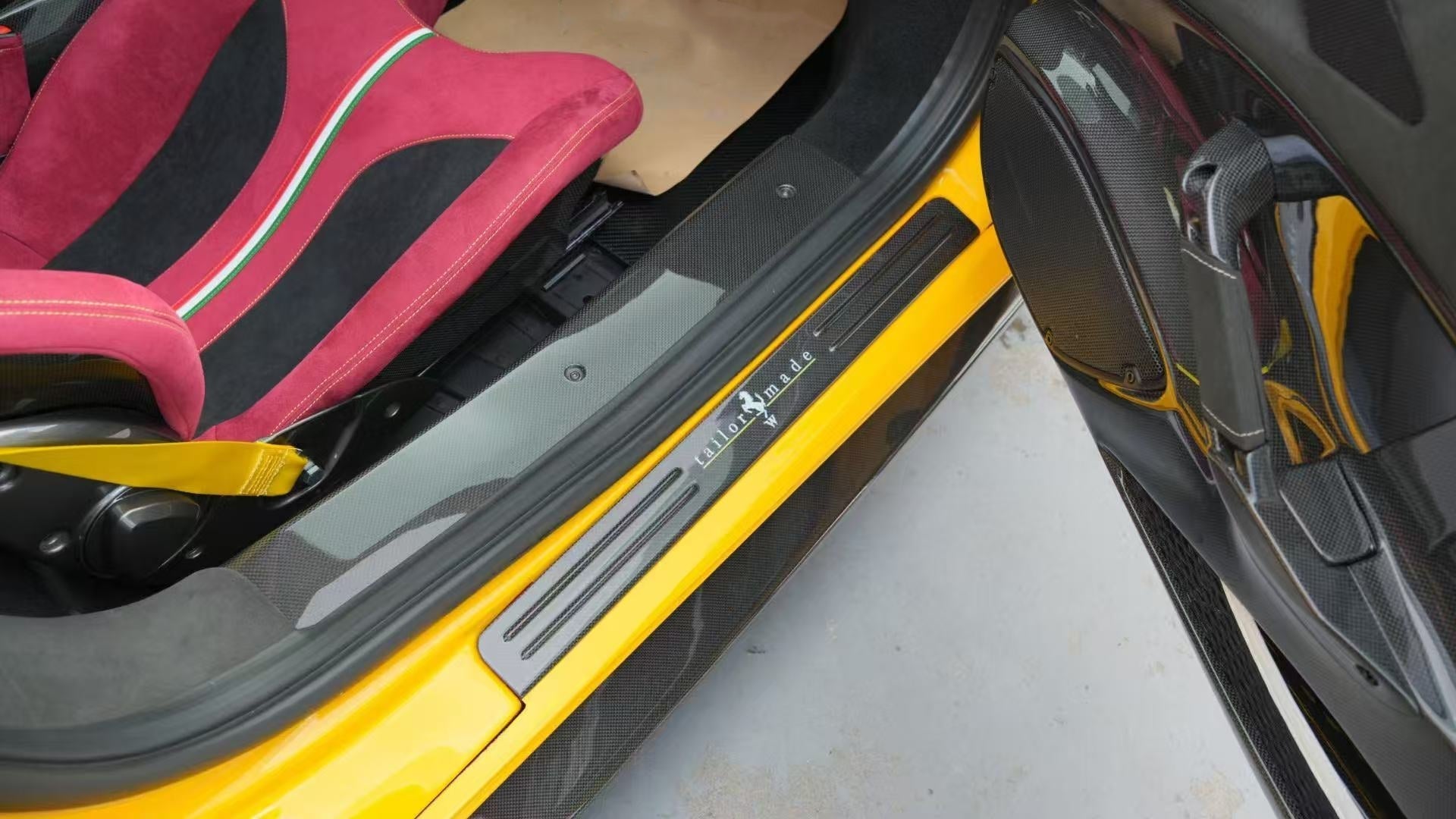 Ferrari 488 GTB & Spider 2016 2017 2018 2019 2020 with Aftermarket Parts - 1:1 Pista Style (With & Without?Logo) Outside Door Sill Plate?Carbon Fiber