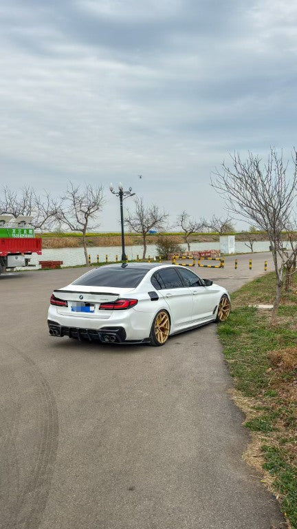 BMW M5/M5C F90 (Fits Both Pre-LCI & LCI) 2018-ON &?5 Series G30 540i M550i (With M-Package Bumper) G30 G31 (Fits Both Pre-LCI & LCI) 2017-ON with Aftermarket Parts - AE Style ABS Rear Diffuser & Rear Canards from ArmorExtend