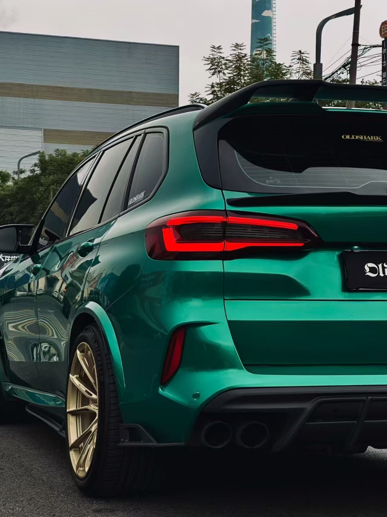 BMW X5M X5MC F95 (Fits Both Pre-LCI & LCI) 2020 2021 2022 2023 2024 with Aftermarket Parts - AE Style Rear Roof Spoiler Carbon Fiber from ArmorExtend