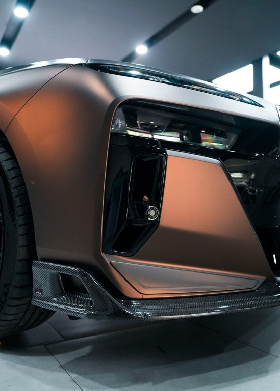 BMW i7 M70 / xDrive60 / eDrive50 G70 2023-ON &?7 Series 760i xDrive / 750e xDrive / 740i xDrive / 740i G70 2023-ON with Aftermarket Parts - AE Style Vacuumed Carbon Front Lip & side splitters?from ArmorExtend 