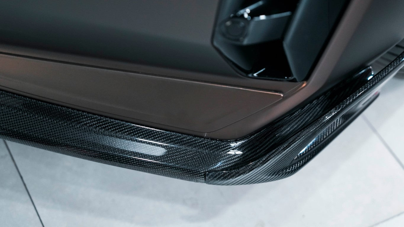 BMW i7 M70 / xDrive60 / eDrive50 G70 2023-ON &?7 Series 760i xDrive / 750e xDrive / 740i xDrive / 740i G70 2023-ON with Aftermarket Parts - AE Style Vacuumed Carbon Front Lip & side splitters?from ArmorExtend 
