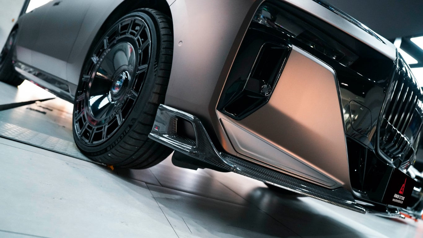 BMW i7 M70 / xDrive60 / eDrive50 G70 2023-ON &?7 Series 760i xDrive / 750e xDrive / 740i xDrive / 740i G70 2023-ON with Aftermarket Parts - AE Style Vacuumed Carbon Front Lip & side splitters?from ArmorExtend 