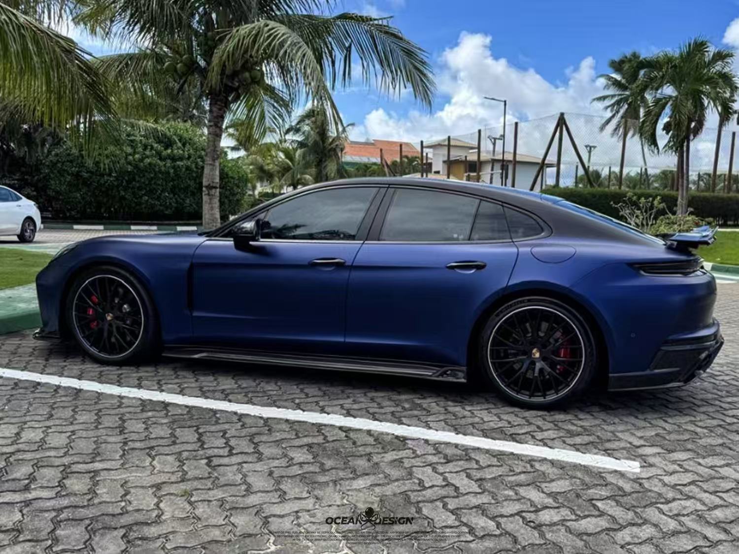 Porsche Panamera 976 Base 4 4S E-Hybird GTS Turbo 2024-ON with Aftermarket Parts - AE Desgin ART Side Skirts Carbon Fiber?from ArmorExtend