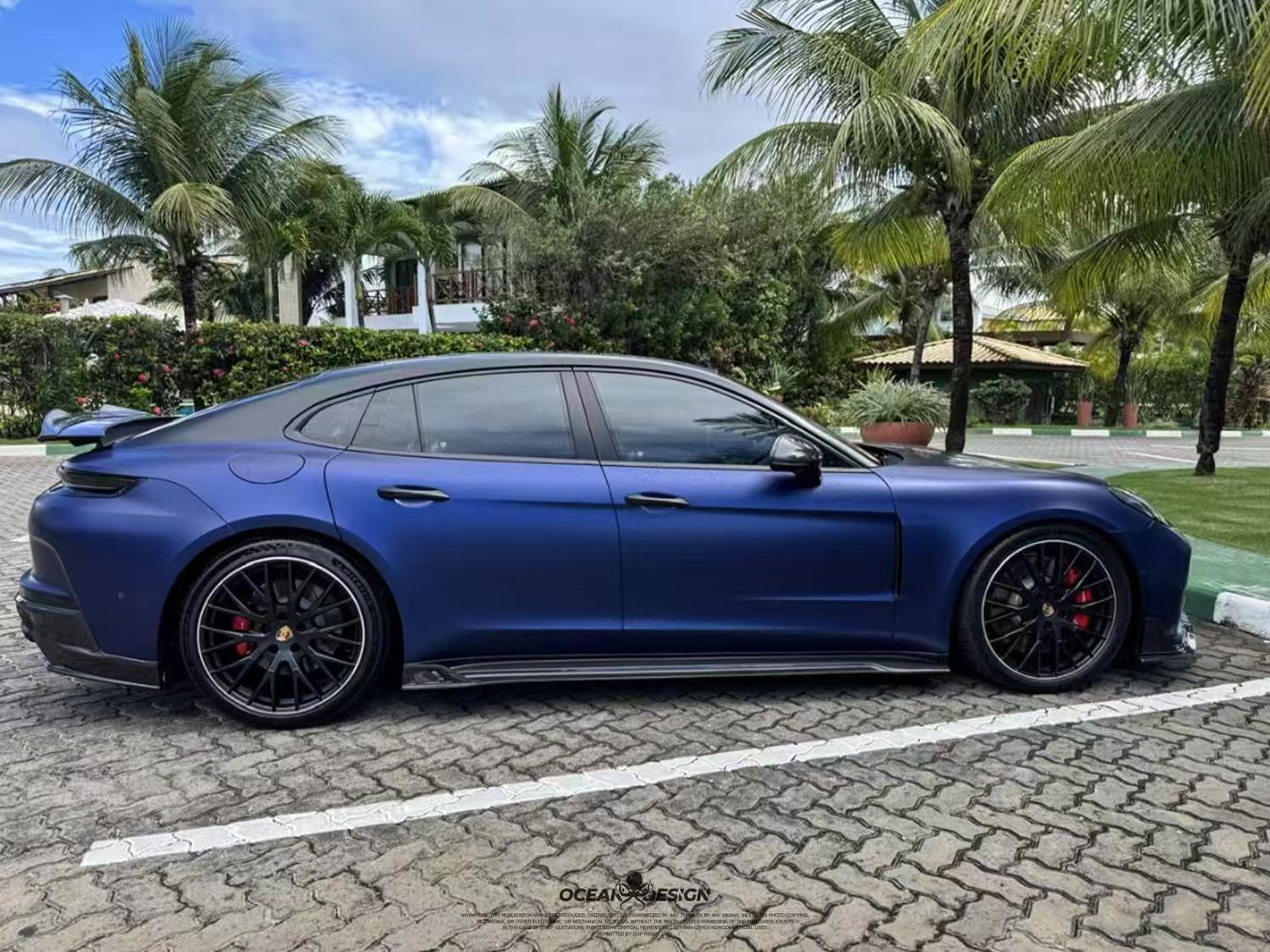 Porsche Panamera 976 Base 4 4S E-Hybird GTS Turbo 2024-ON with Aftermarket Parts - AE Desgin ART Side Skirts Carbon Fiber?from ArmorExtend