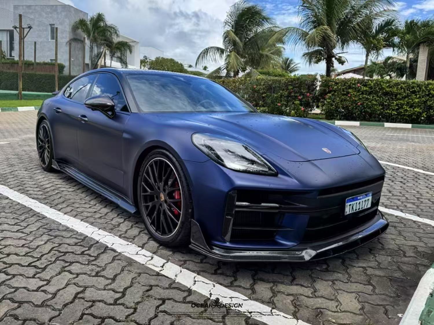Porsche Panamera 976 Base 4 4S E-Hybird GTS Turbo 2024-ON with Aftermarket Parts - AE Desgin ART Side Skirts Carbon Fiber?from ArmorExtend