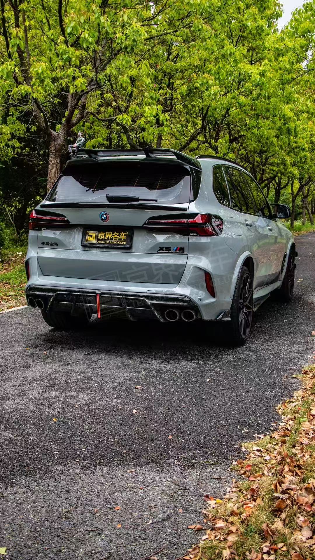 BMW X5 G05 M50i X/S Drive 40i (with M-Package) (Fits Both Pre-LCI & LCI) 2019-ON & X5M X5MC F95 (Fits Both Pre-LCI & LCI) ?2020 2021 2022 2023 2024?with Aftermarket Parts - AE Style Rear Spoiler Carbon Fiber from?ArmorExtend