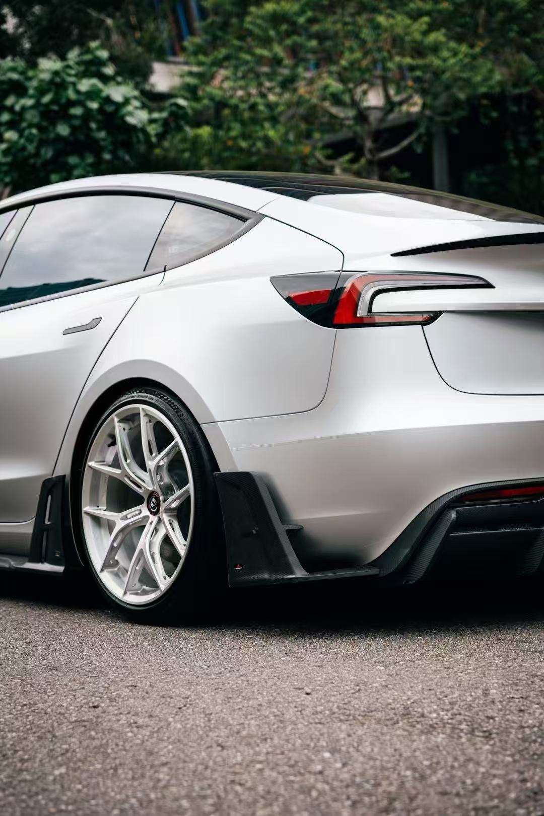 Tesla Model 3 Highland / Performance 2024-ON with Aftermarket Parts - AE Style Rear Diffuser & Canards Carbon Fiber from?ArmorExtend