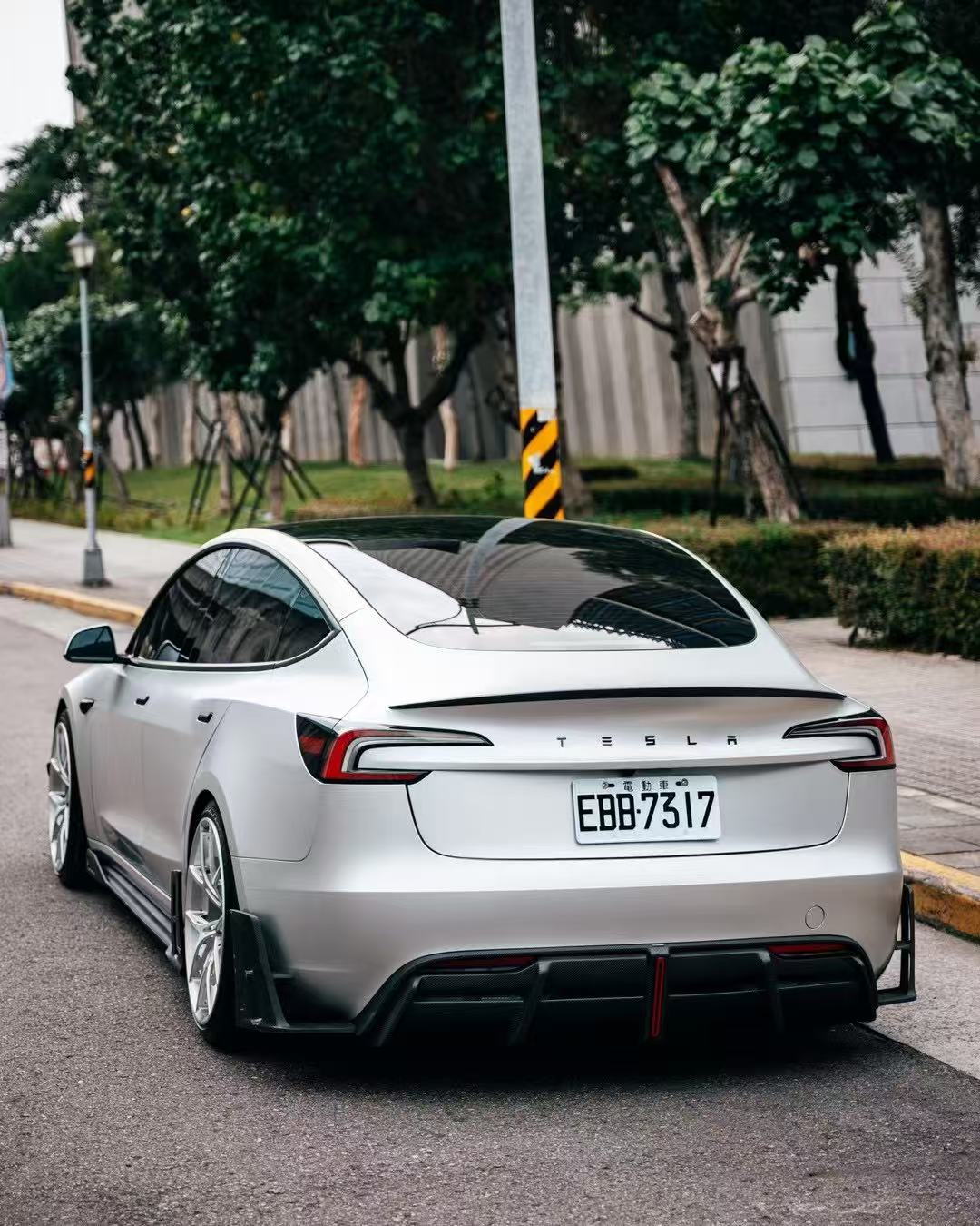 Tesla Model 3 Highland / Performance 2024-ON with Aftermarket Parts - AE Style Side Skirts & Canards Carbon Fiber from?ArmorExtend
