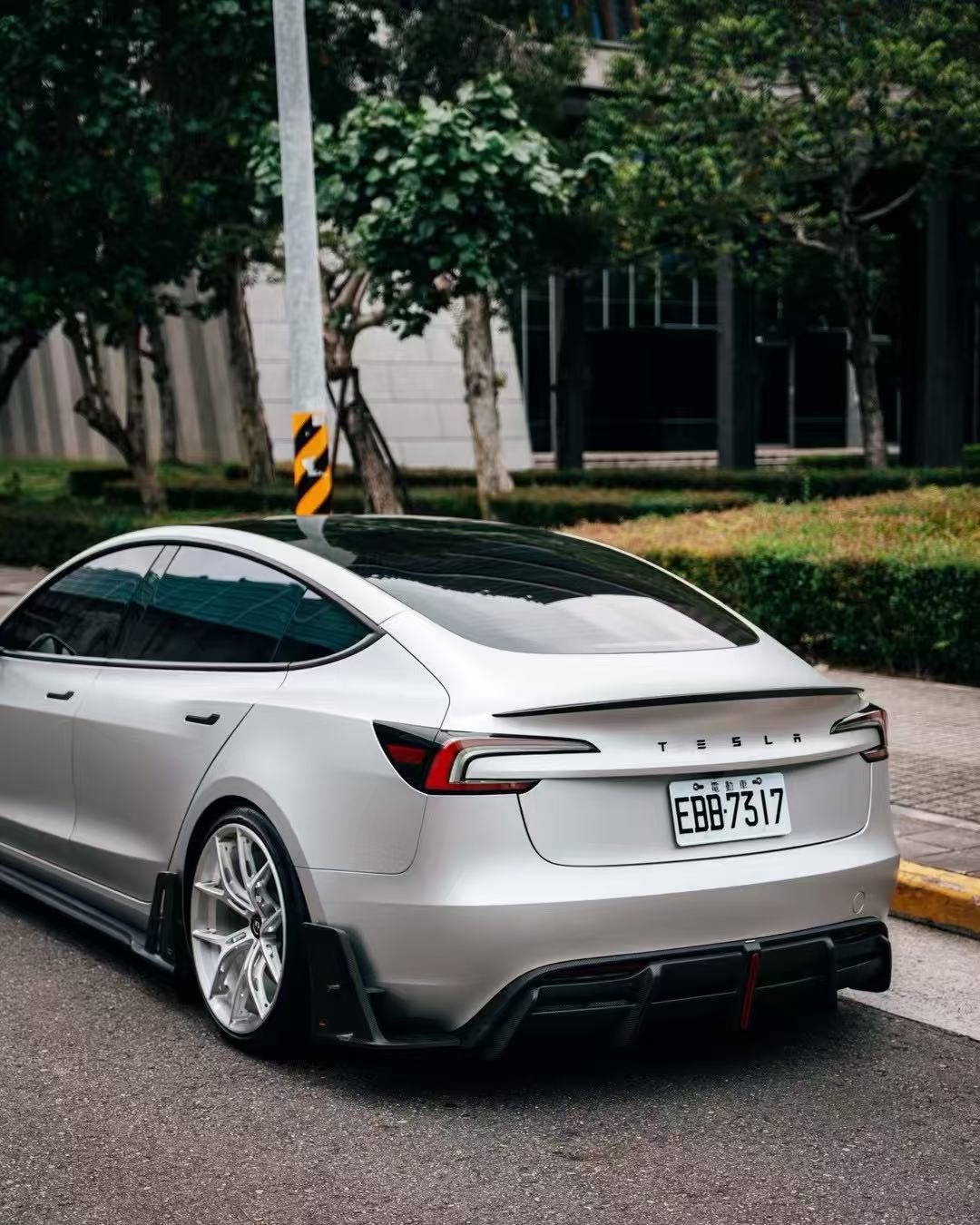 Tesla Model 3 Highland / Performance 2024-ON with Aftermarket Parts - AE Style Side Skirts & Canards Carbon Fiber from?ArmorExtend