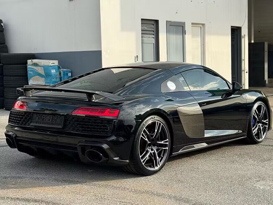 Audi R8 Gen 2 Facelift 2020 2021 2022 2023 with Aftermarket Parts - Side Skirts Carbon Fiber from Aero Republic