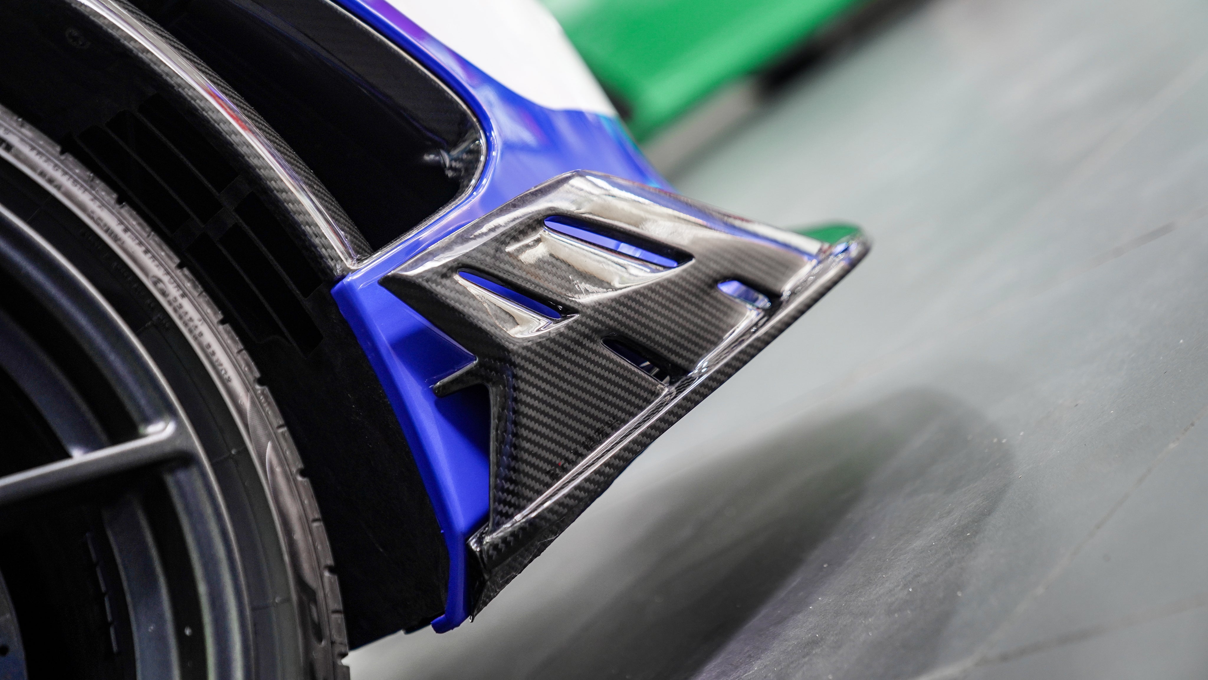 McLaren 720S 2018-2023 with Aftermarket Parts - AE Style Front Lip & Canards Carbon Fiber?from ArmorExtend