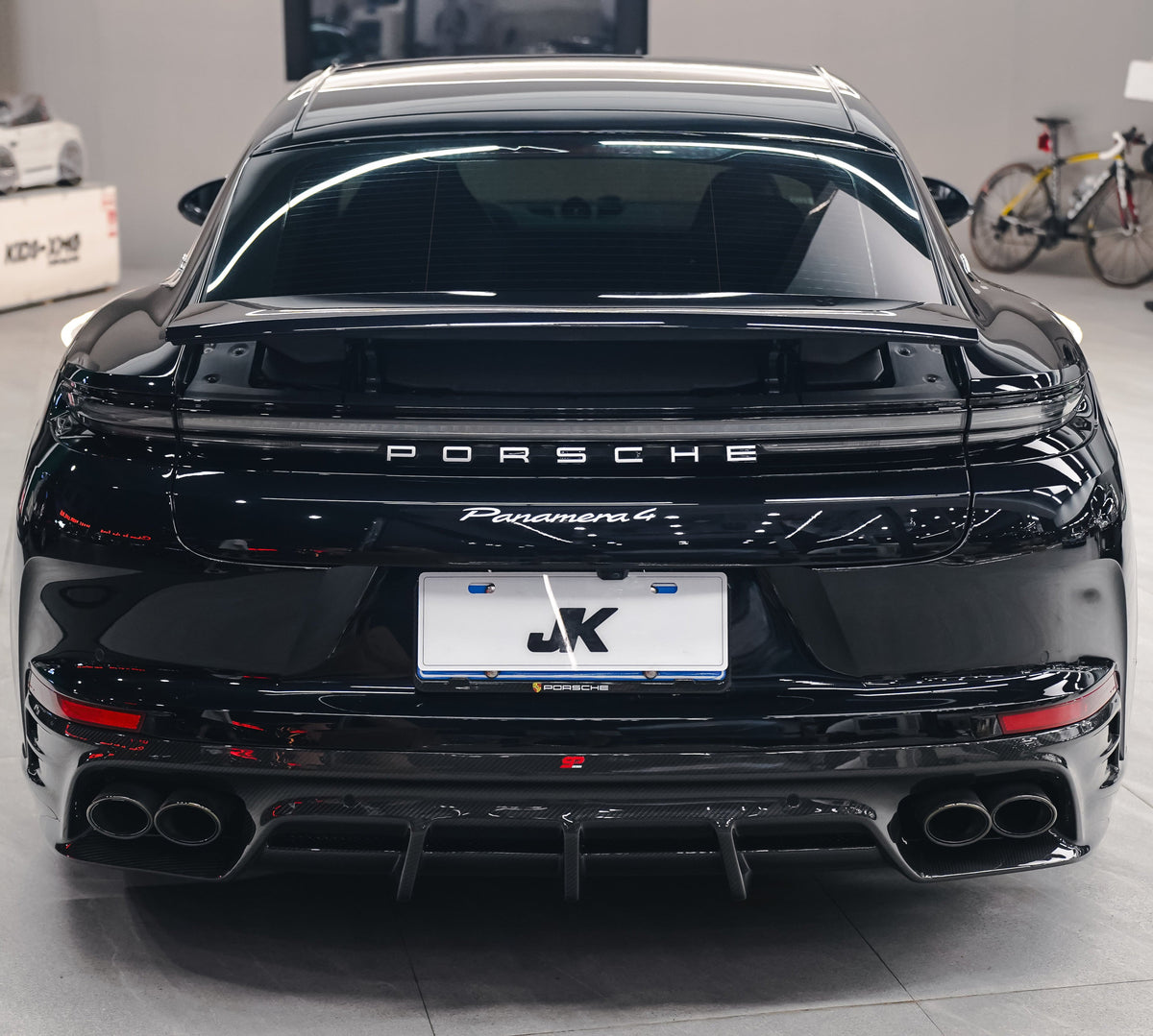 Porsche Panamera 976 Base 4 4S E-Hybird GTS Turbo 2024-ON
(suitable for GTS and Turbo if active spoiler is deactivated) 2024-ON?with Aftermarket Parts - Rear Wing & Spoiler?Carbon Fiber from ArmorExtend