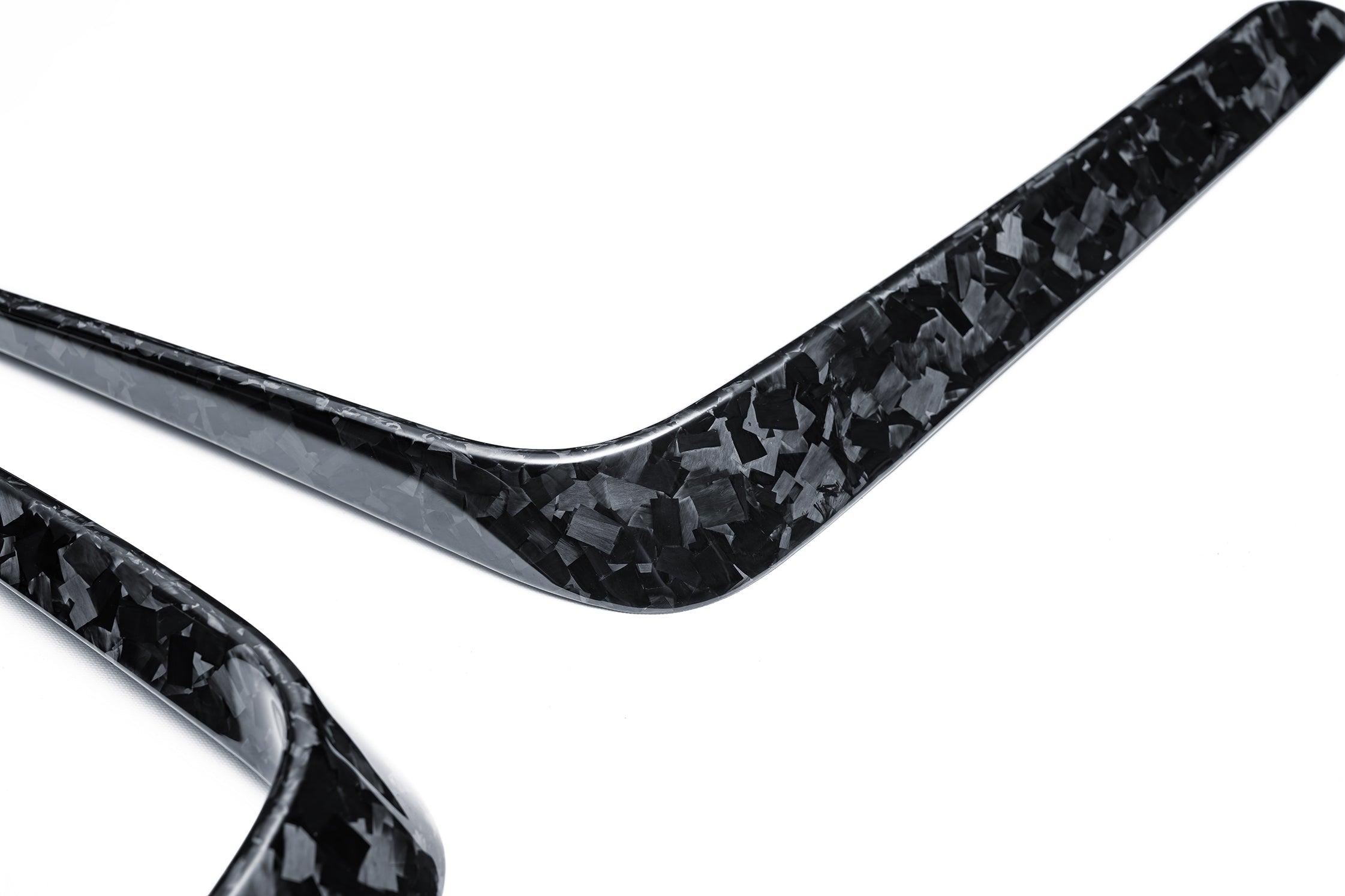 BMW XM G09 2023-ON with Aftermarket Parts - Rear Bumper Canards Dry Pre-preg Carbon Fiber from Ventus Veloce