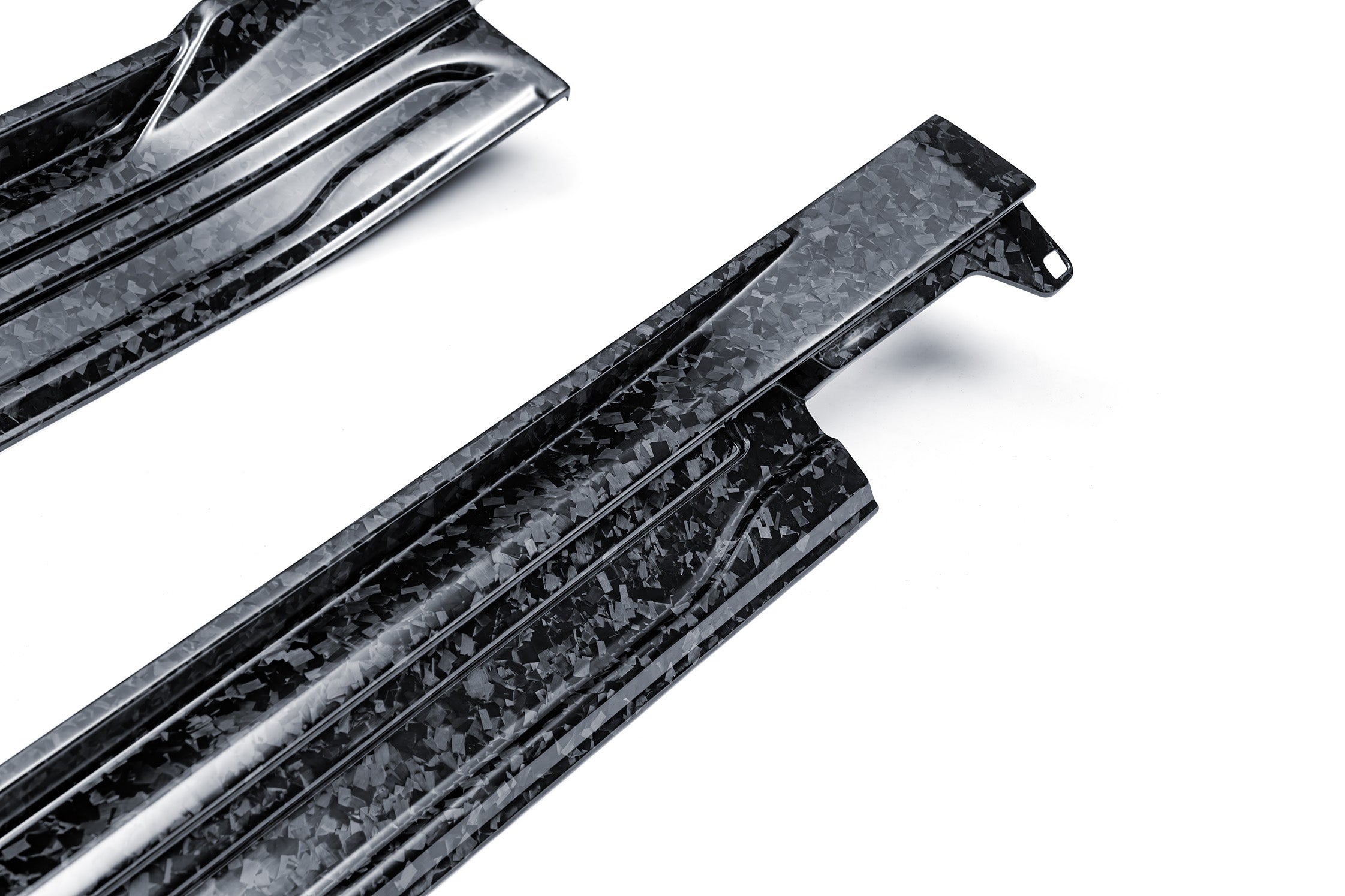 BMW XM G09 2023-ON with Aftermarket Parts - Side Skirts Dry Pre-preg Carbon Fiber from Ventus Veloce