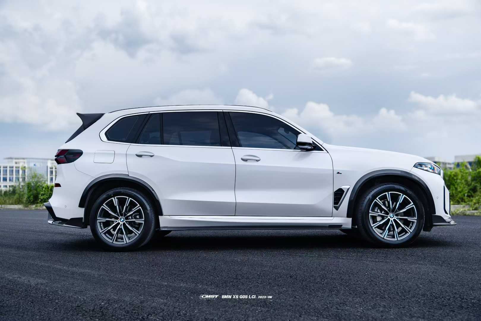 BMW X5 G05 LCI 2024-ON with Aftermarket Parts - Fenders & Wheel Arches Pre-preg Carbon Fiberfrom CMST Tuning