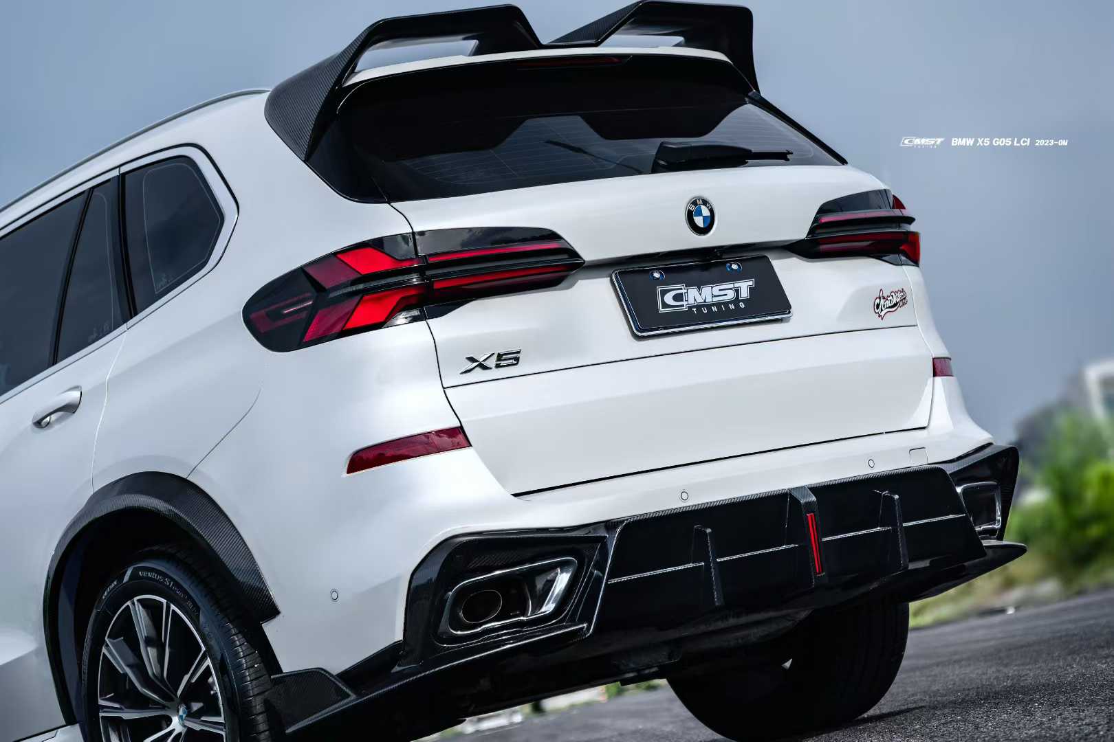BMW X5 G05 LCI 2024-ON with Aftermarket Parts - Roof Spoiler Pre-preg Carbon Fiber from CMST Tuning