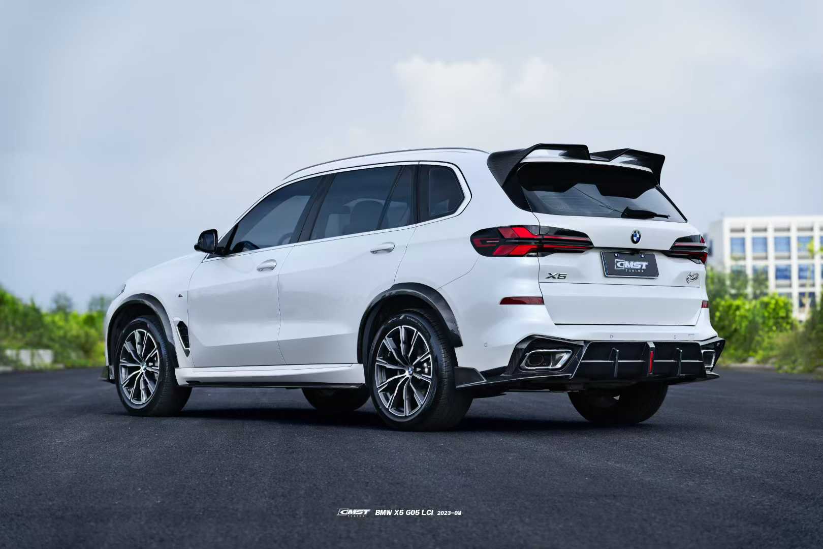 BMW X5 G05 LCI 2024-ON with Aftermarket Parts - Roof Spoiler Pre-preg Carbon Fiber from CMST Tuning